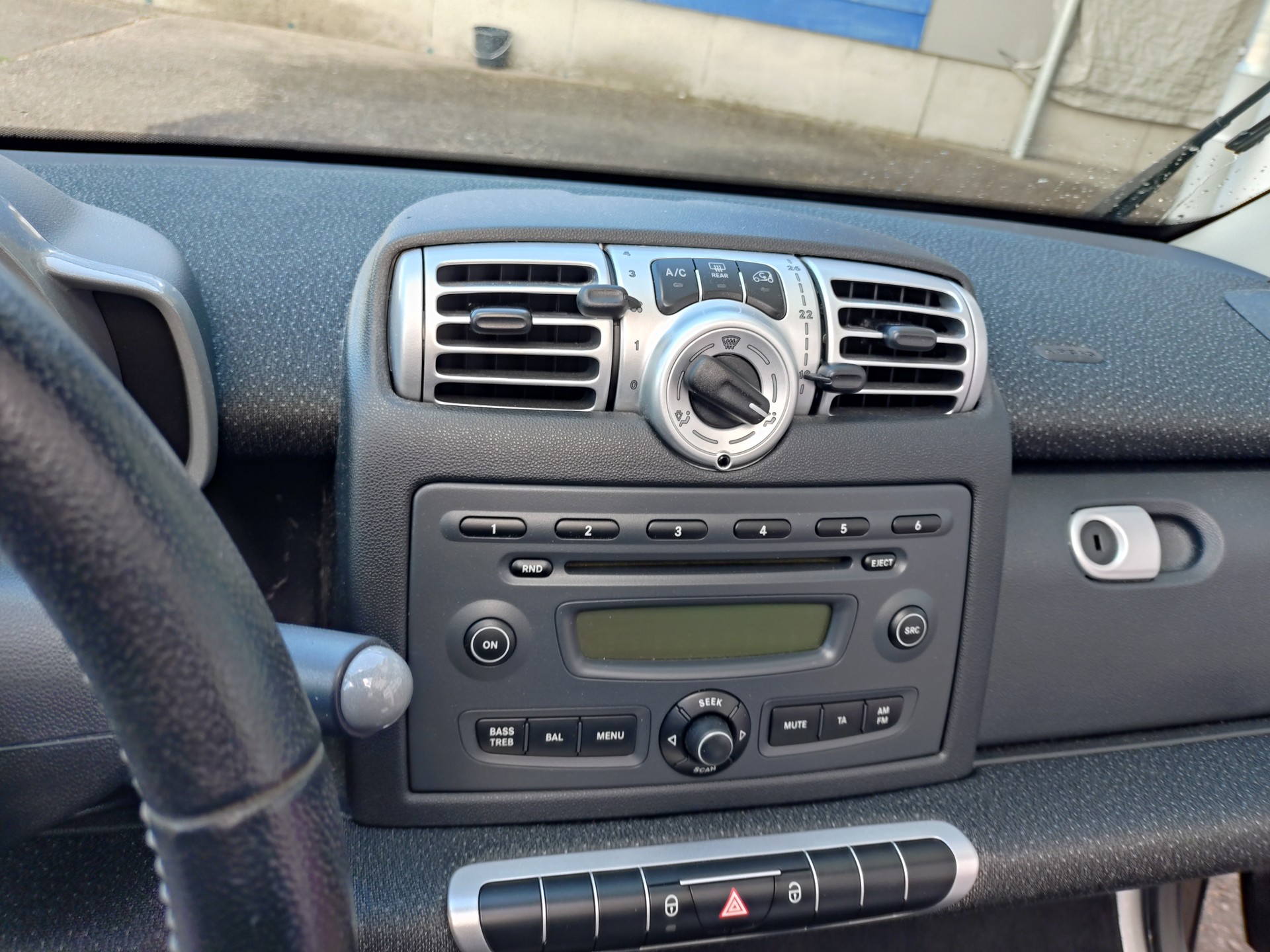 SMART FORTWO-image-9