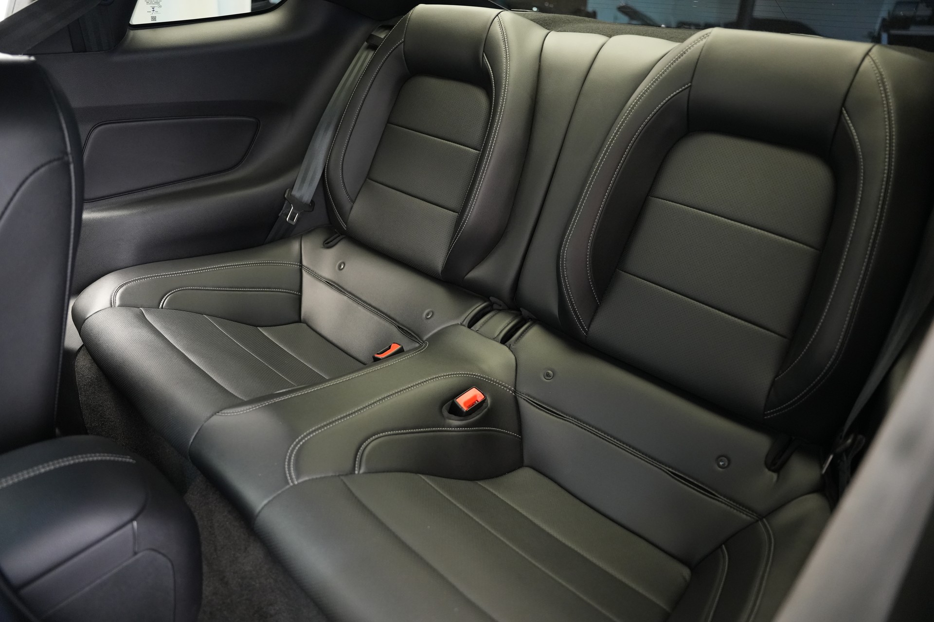 FORD Mustang Fastback 5.0 V8 GT Automat-image-16