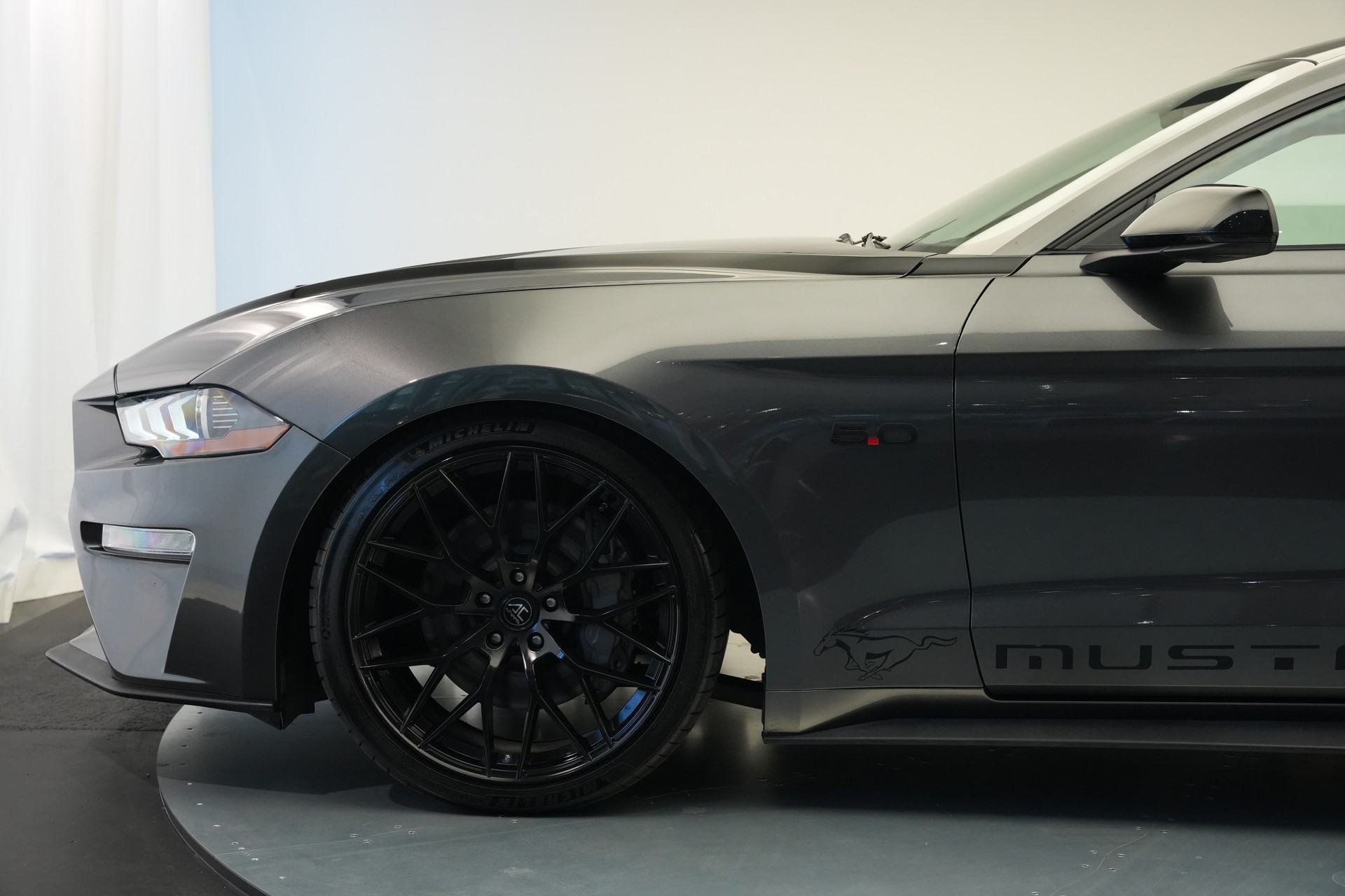 FORD Mustang Fastback 5.0 V8 GT Automat-image-40