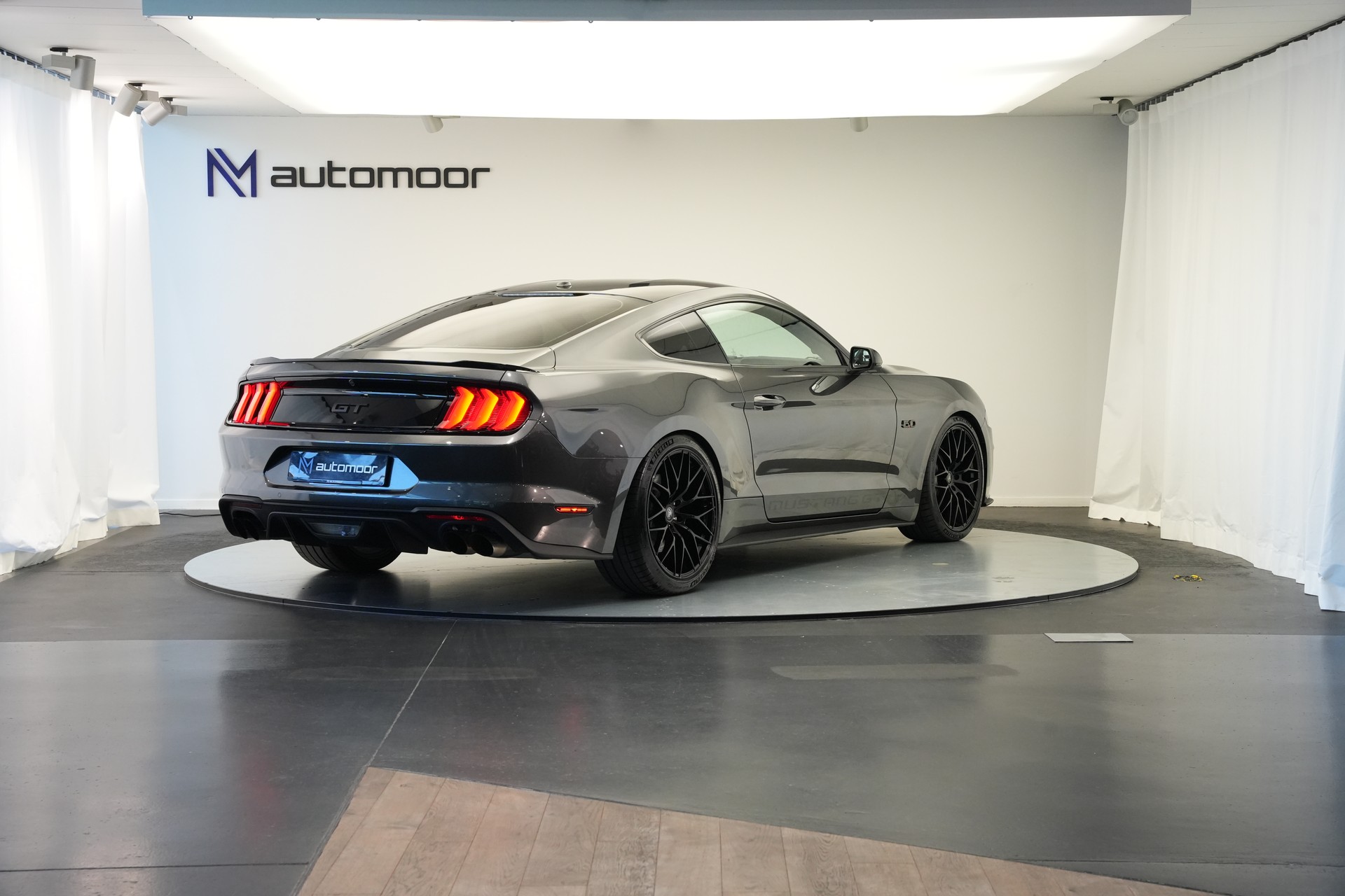 FORD Mustang Fastback 5.0 V8 GT Automat-image-4