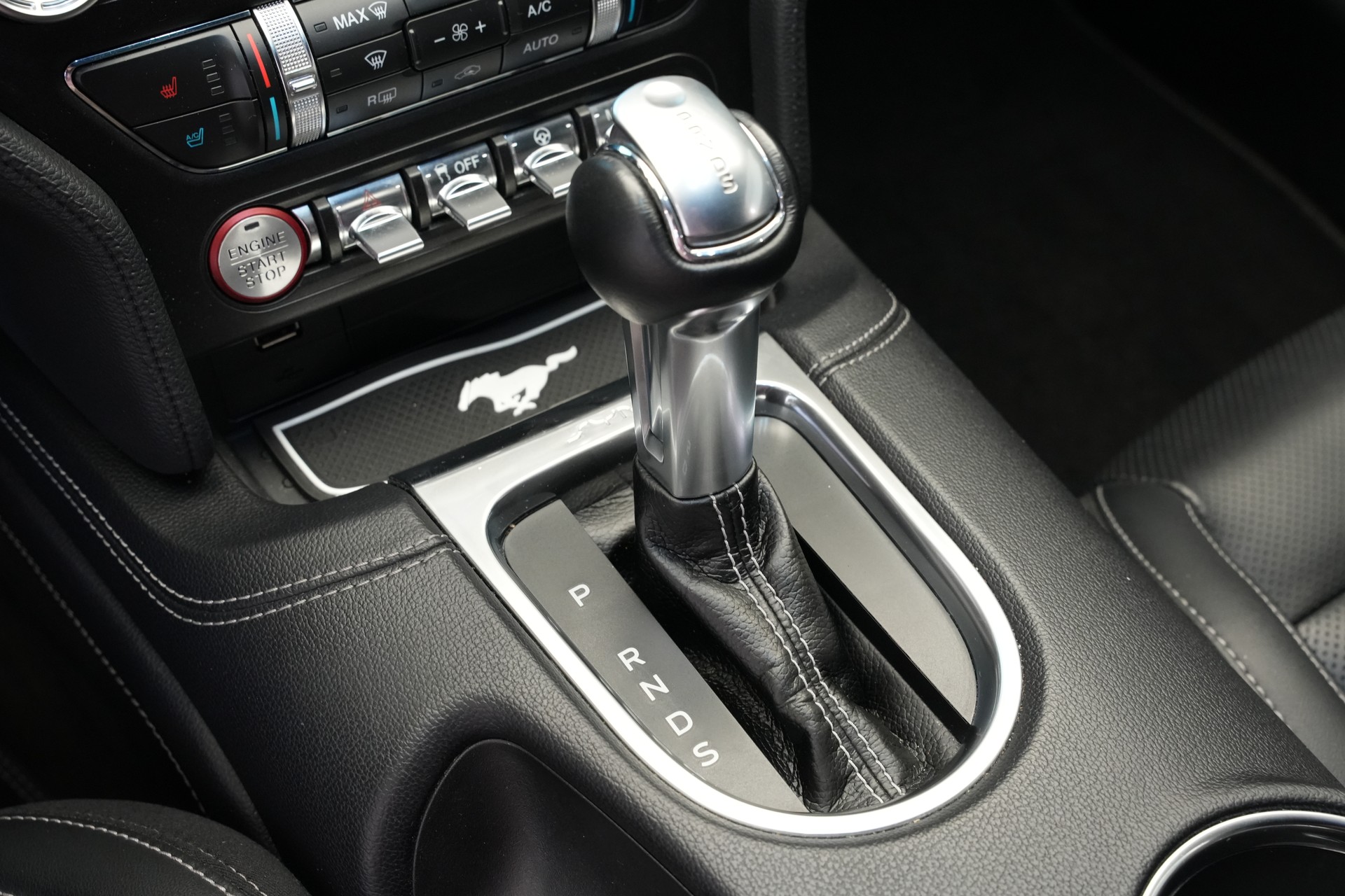FORD Mustang Fastback 5.0 V8 GT Automat-image-26