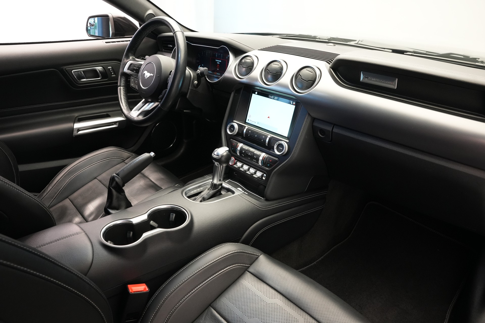 FORD Mustang Fastback 5.0 V8 GT Automat-image-13