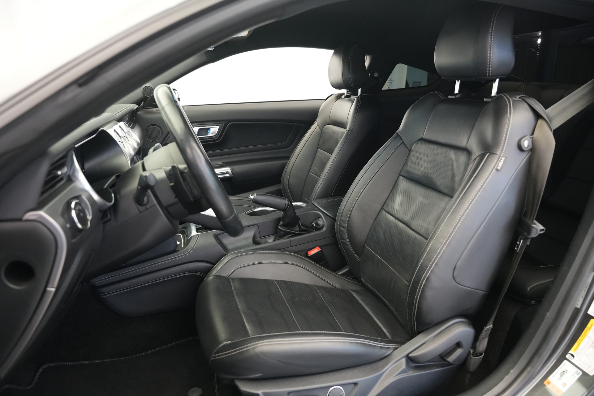 FORD Mustang Fastback 5.0 V8 GT Automat-image-14