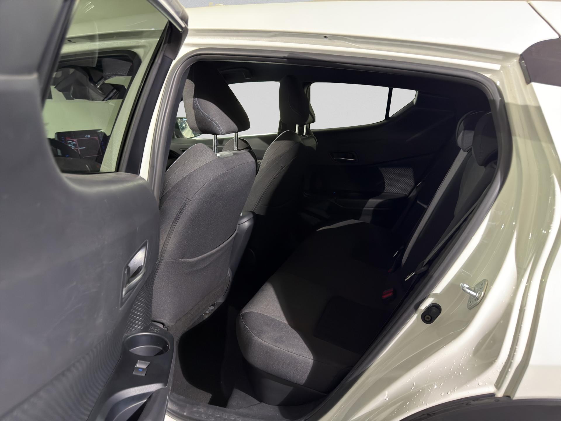TOYOTA C-HR 1.8 HSD CVT Comfort-image-14