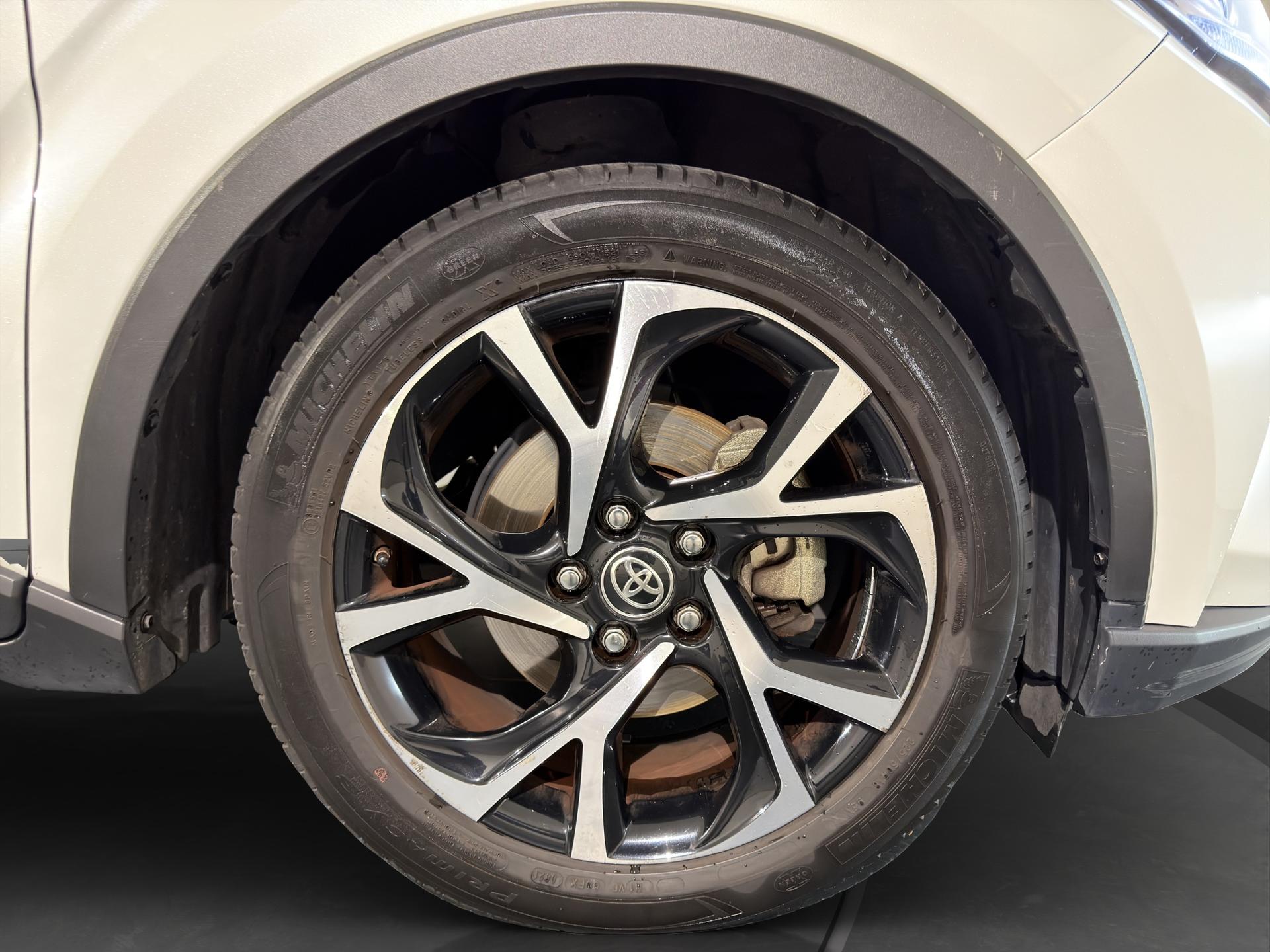 TOYOTA C-HR 1.8 HSD CVT Comfort-image-17