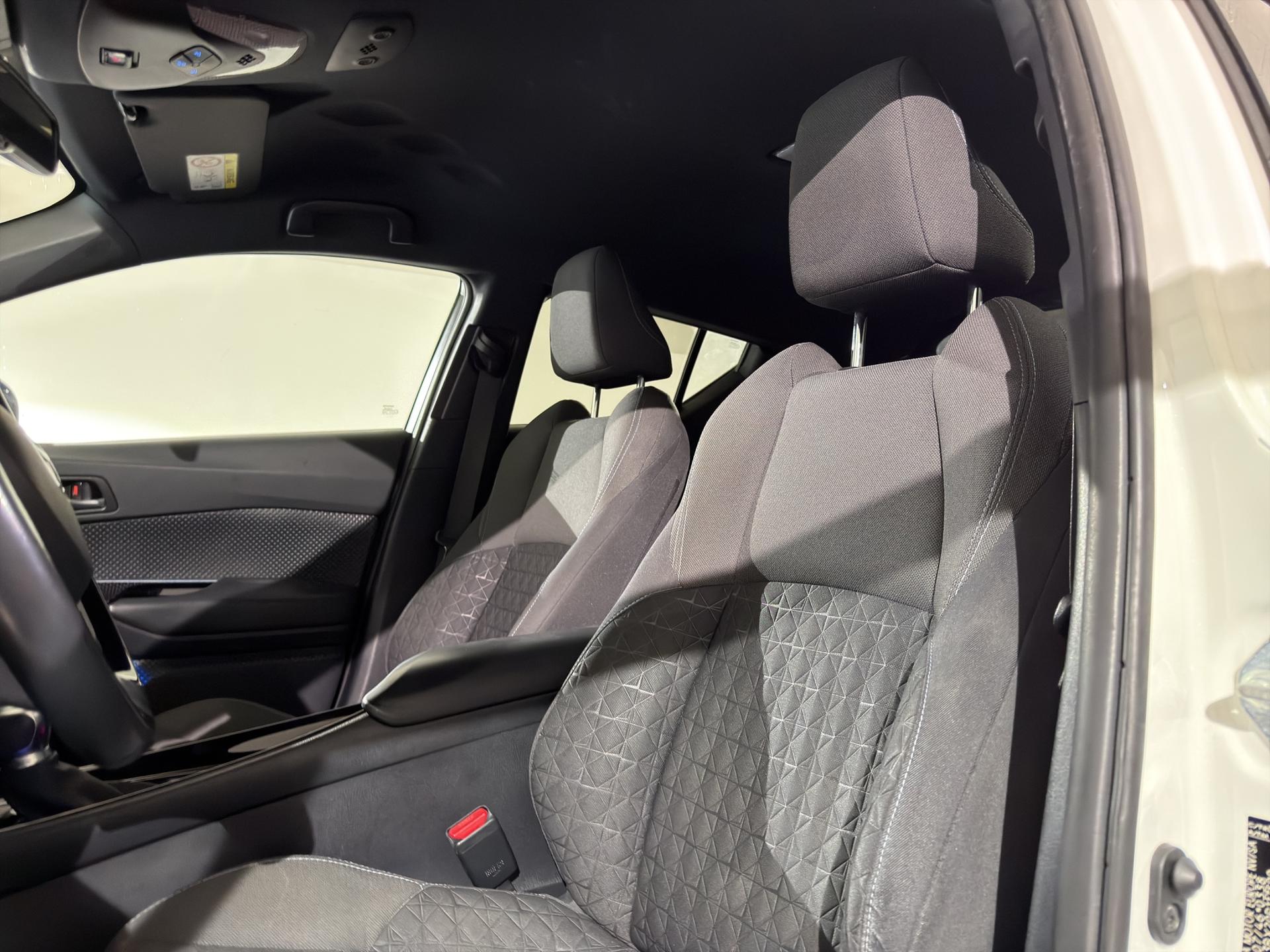 TOYOTA C-HR 1.8 HSD CVT Comfort-image-18