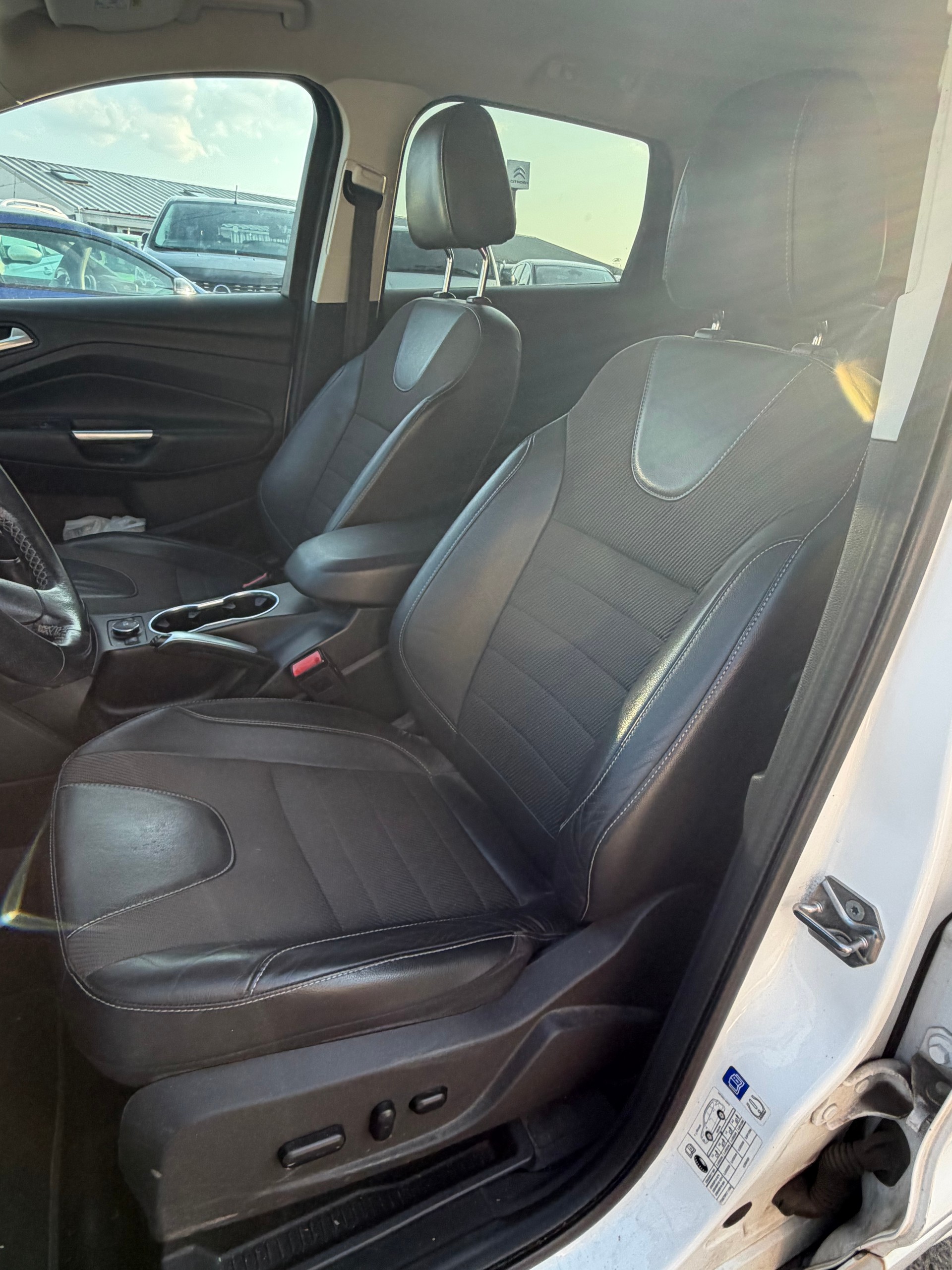 FORD Kuga 2.0 TDCi Titanium 4WD PowerShift-image-3