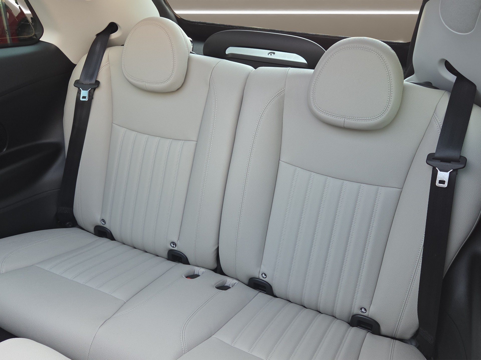 FIAT 500 Cabrio La Prima-image-12