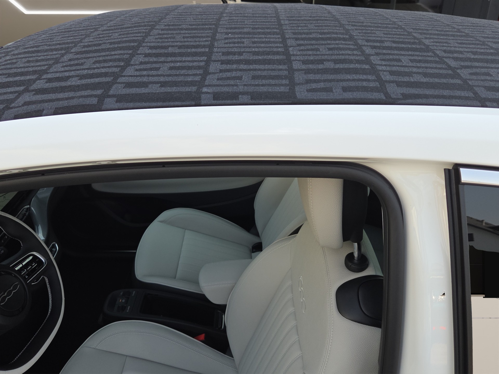 FIAT 500 Cabrio La Prima-image-13
