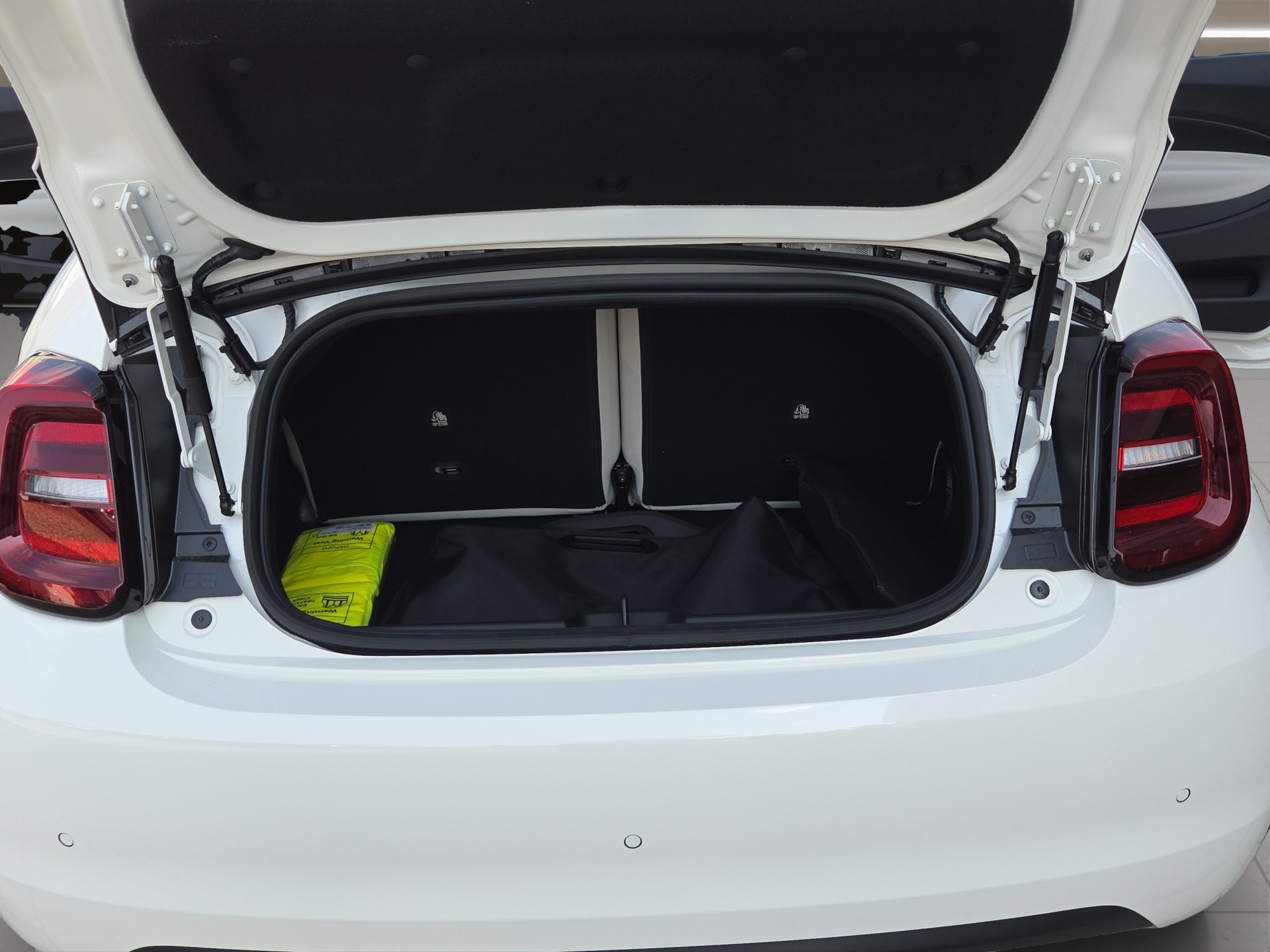 FIAT 500 Cabrio La Prima-image-15