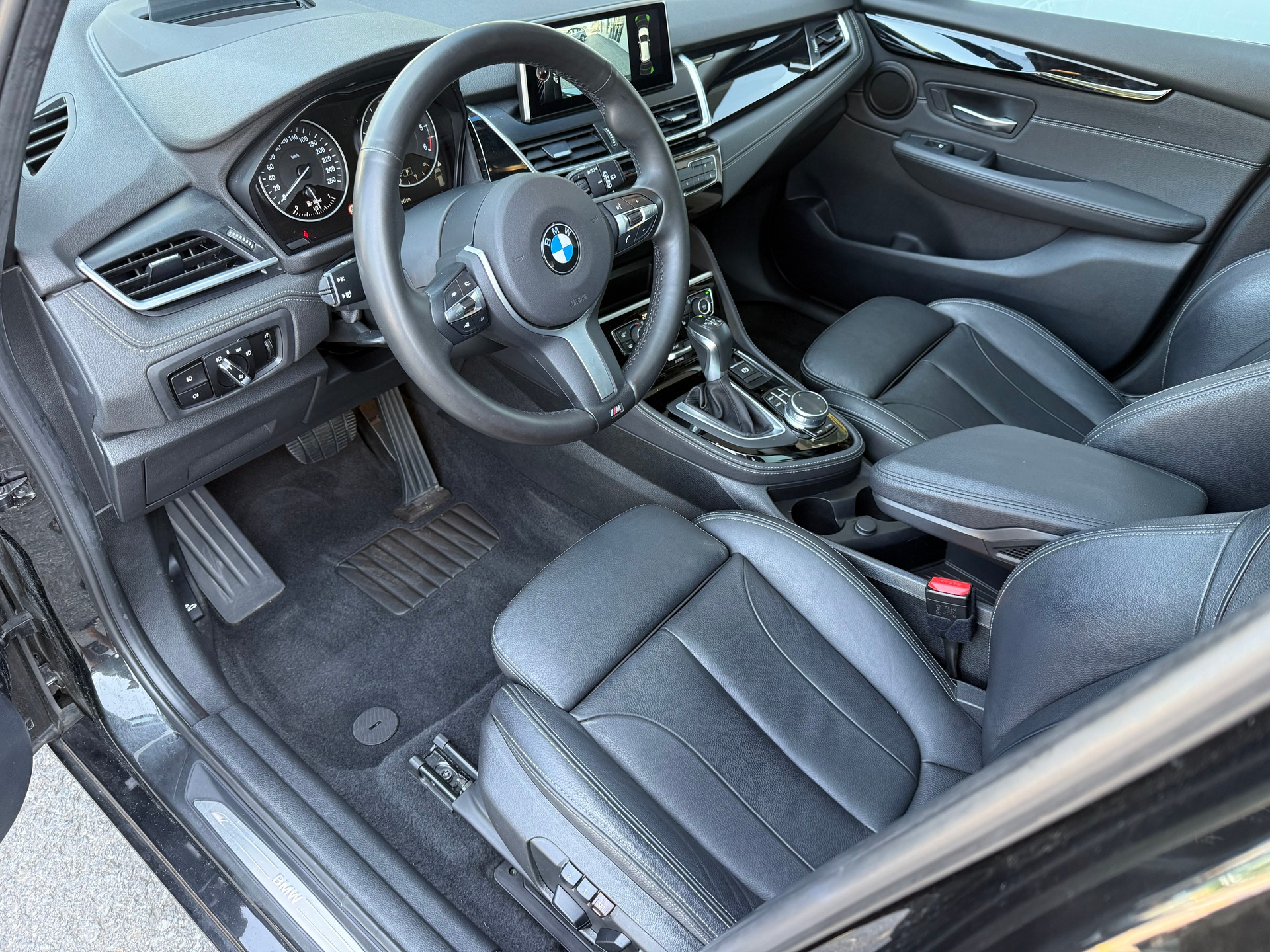 BMW 220d xDrive Active Tourer Sport Line Steptronic-image-8