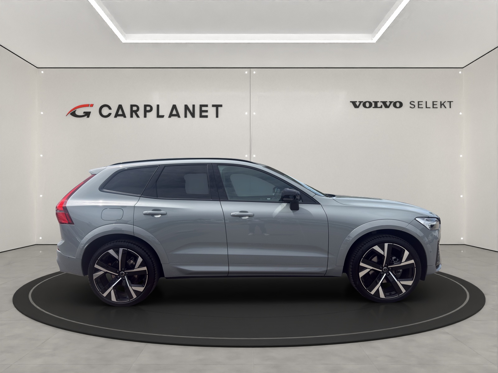 VOLVO XC60 2.0 B5 MH Plus Dark AWD-image-2