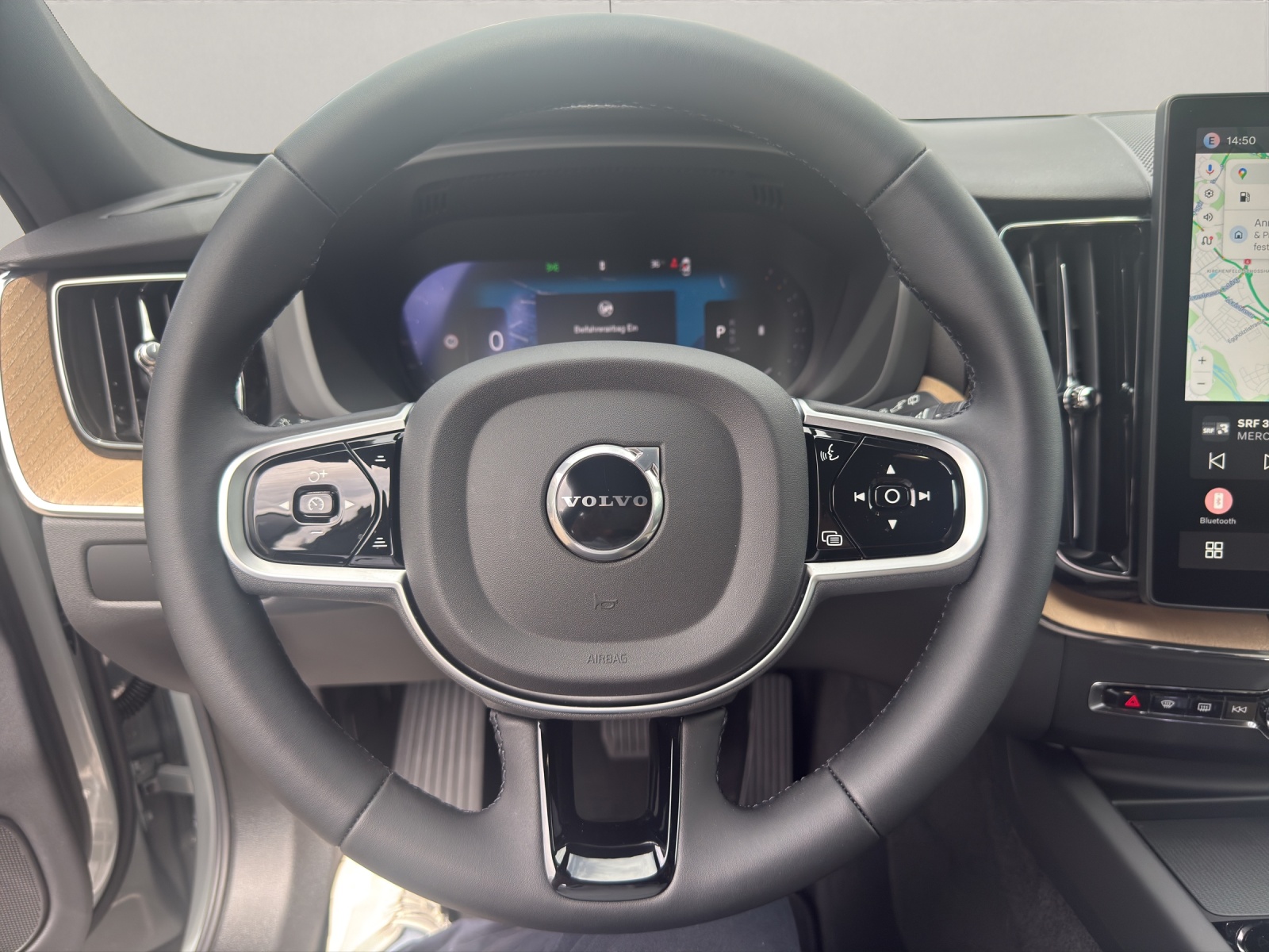 VOLVO XC60 2.0 B5 MH Plus Dark AWD-image-13
