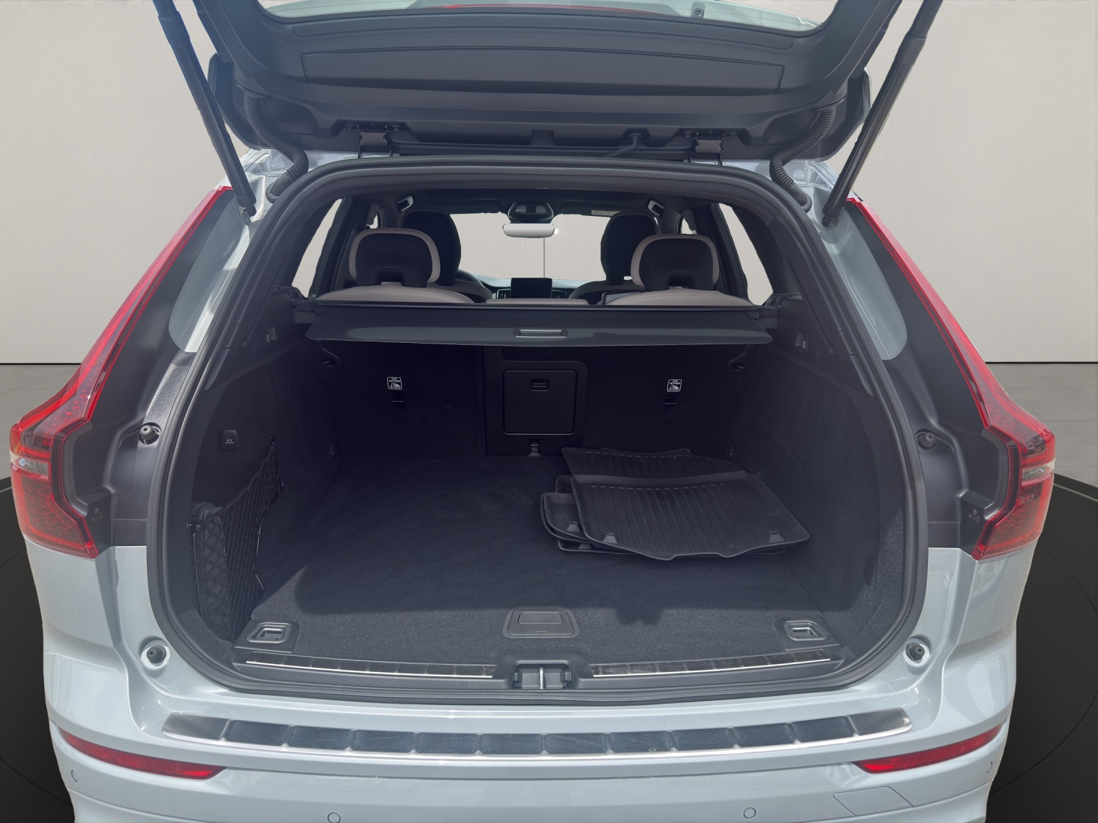 VOLVO XC60 2.0 B5 MH Plus Dark AWD-image-5