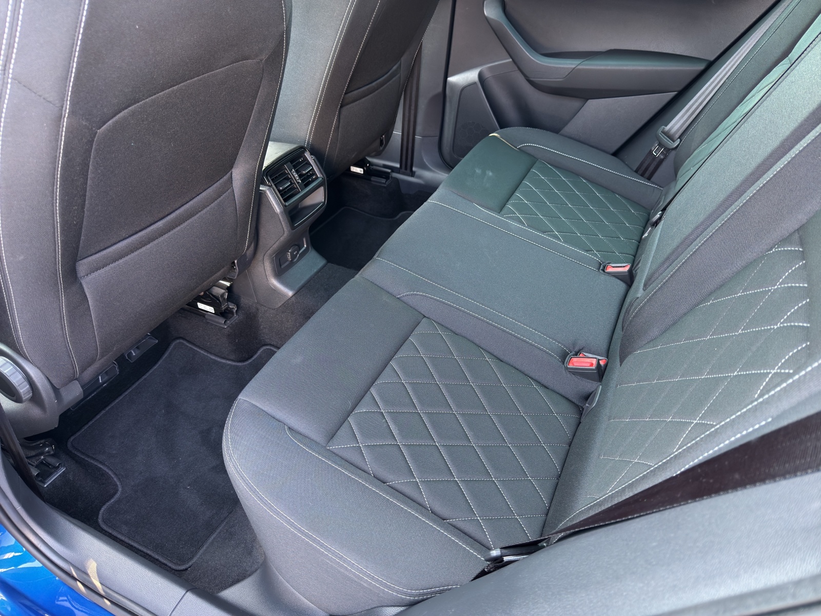 SKODA Karoq 2.0 TSI SportLine 4x4 DSG-image-11