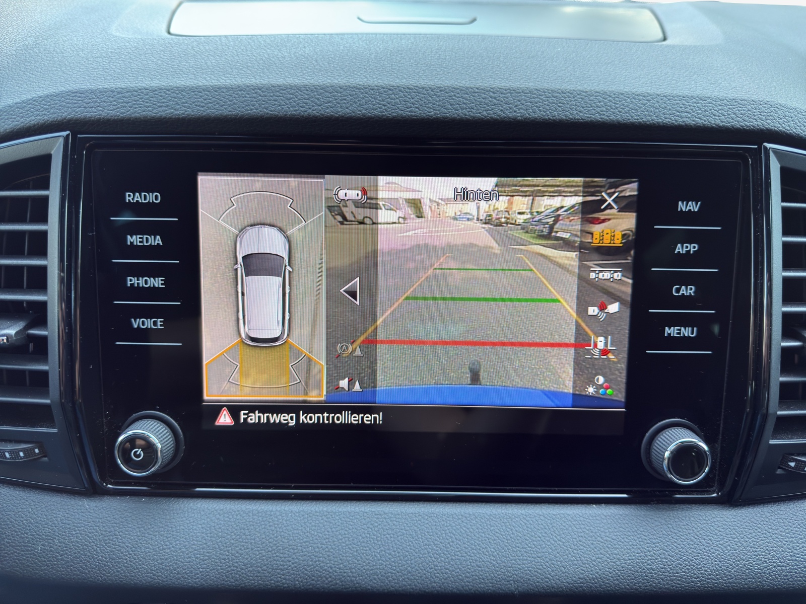 SKODA Karoq 2.0 TSI SportLine 4x4 DSG-image-15
