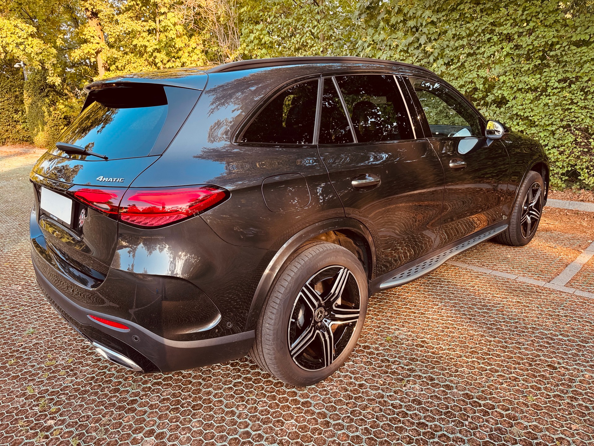 MERCEDES-BENZ GLC 300 e 4Matic EQ Star 9G-Tronic-image-10