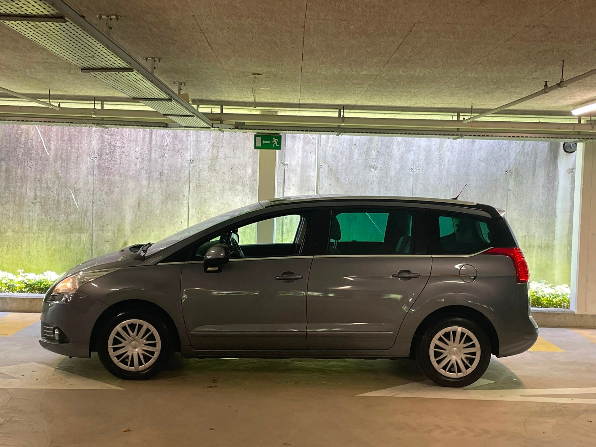 PEUGEOT 5008 1.6 16V T Sport Pack-image-2