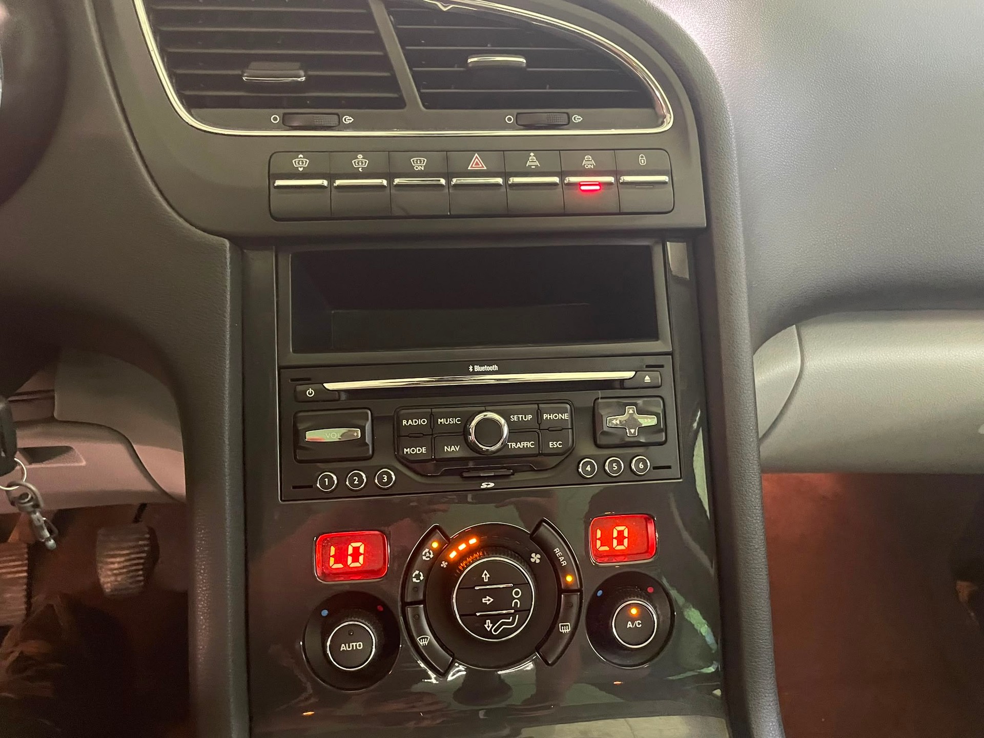 PEUGEOT 5008 1.6 16V T Sport Pack-image-11