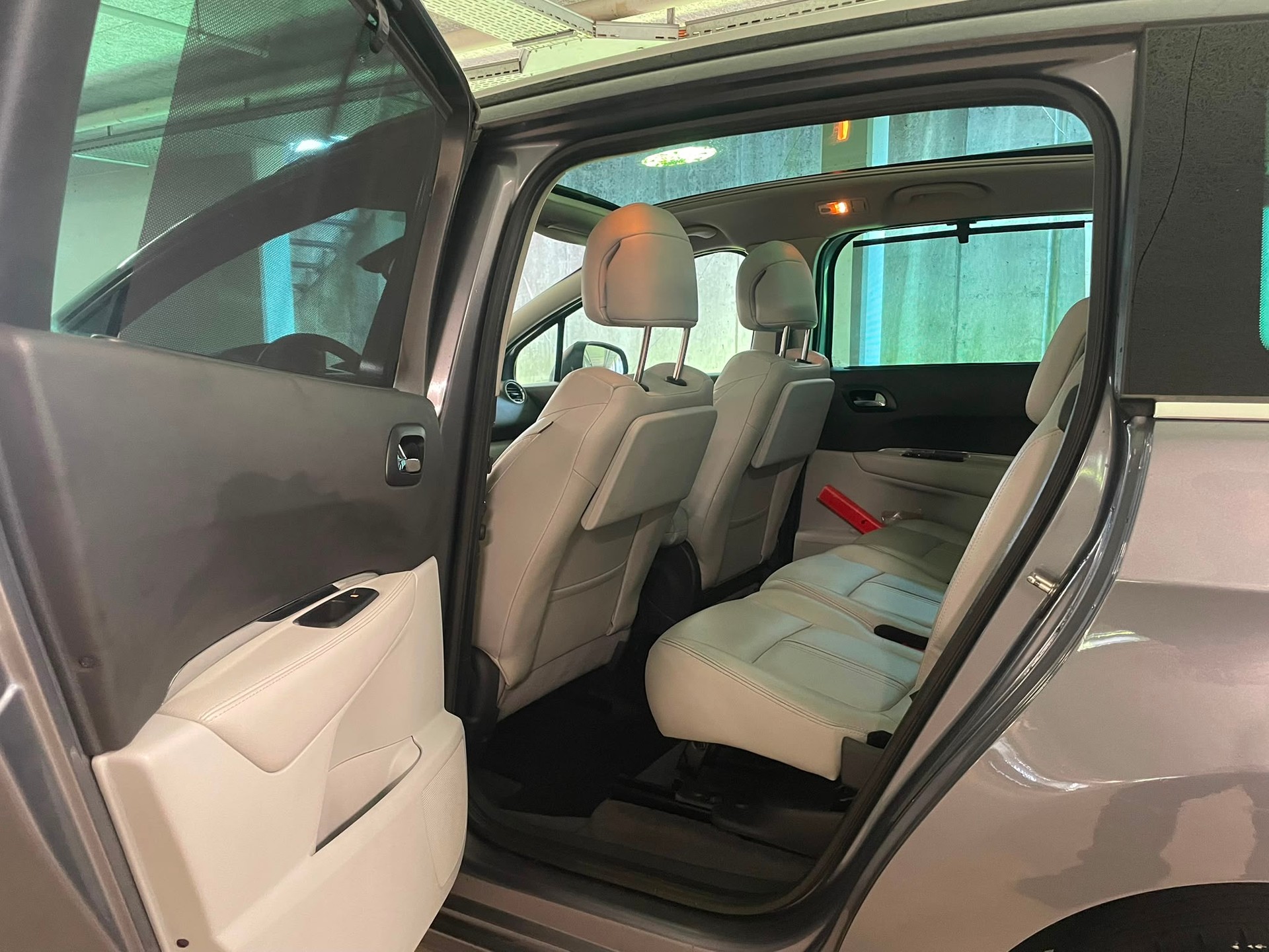PEUGEOT 5008 1.6 16V T Sport Pack-image-5