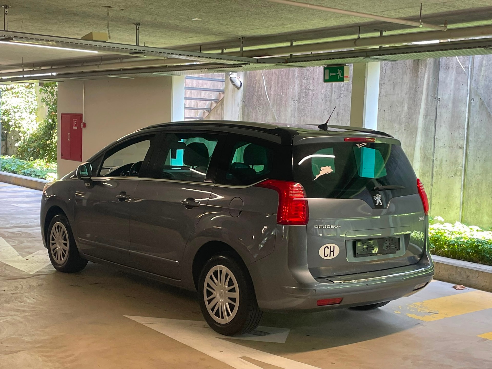 PEUGEOT 5008 1.6 16V T Sport Pack-image-7