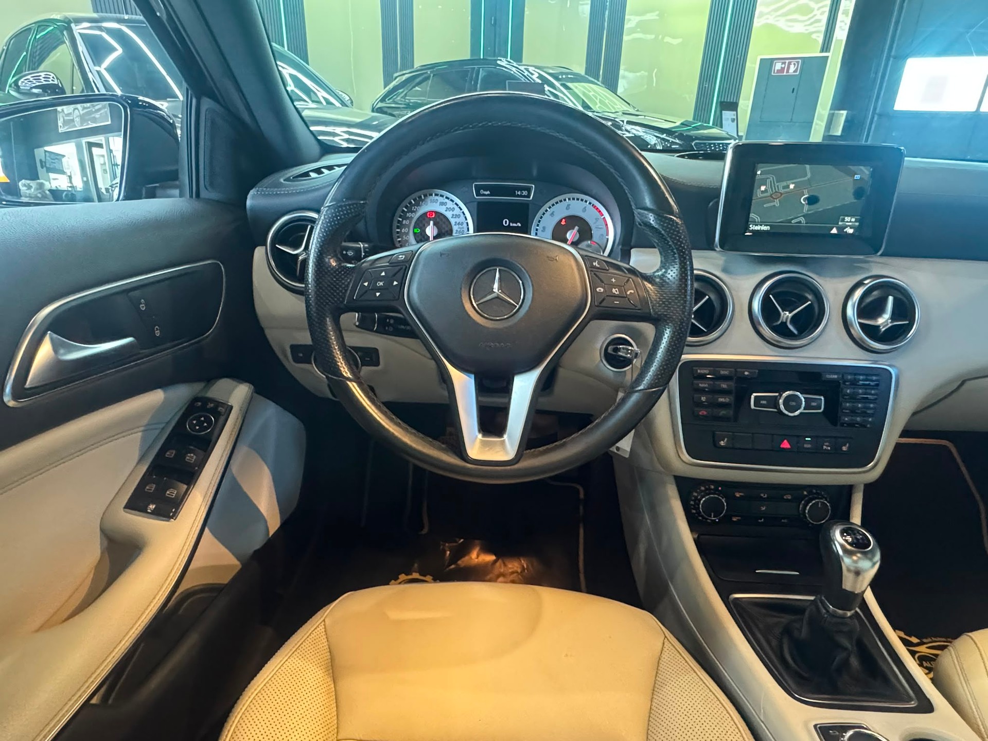 MERCEDES-BENZ A 180 Urban-image-13