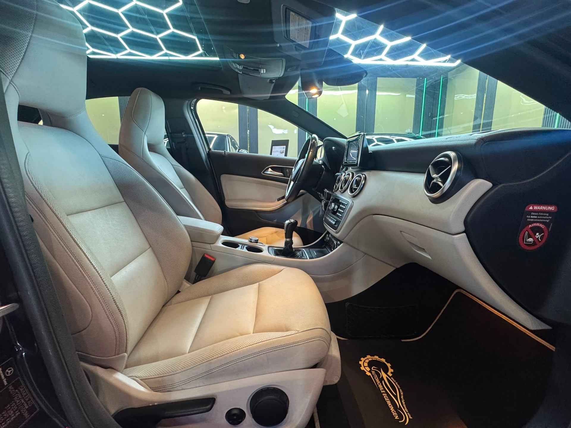 MERCEDES-BENZ A 180 Urban-image-11