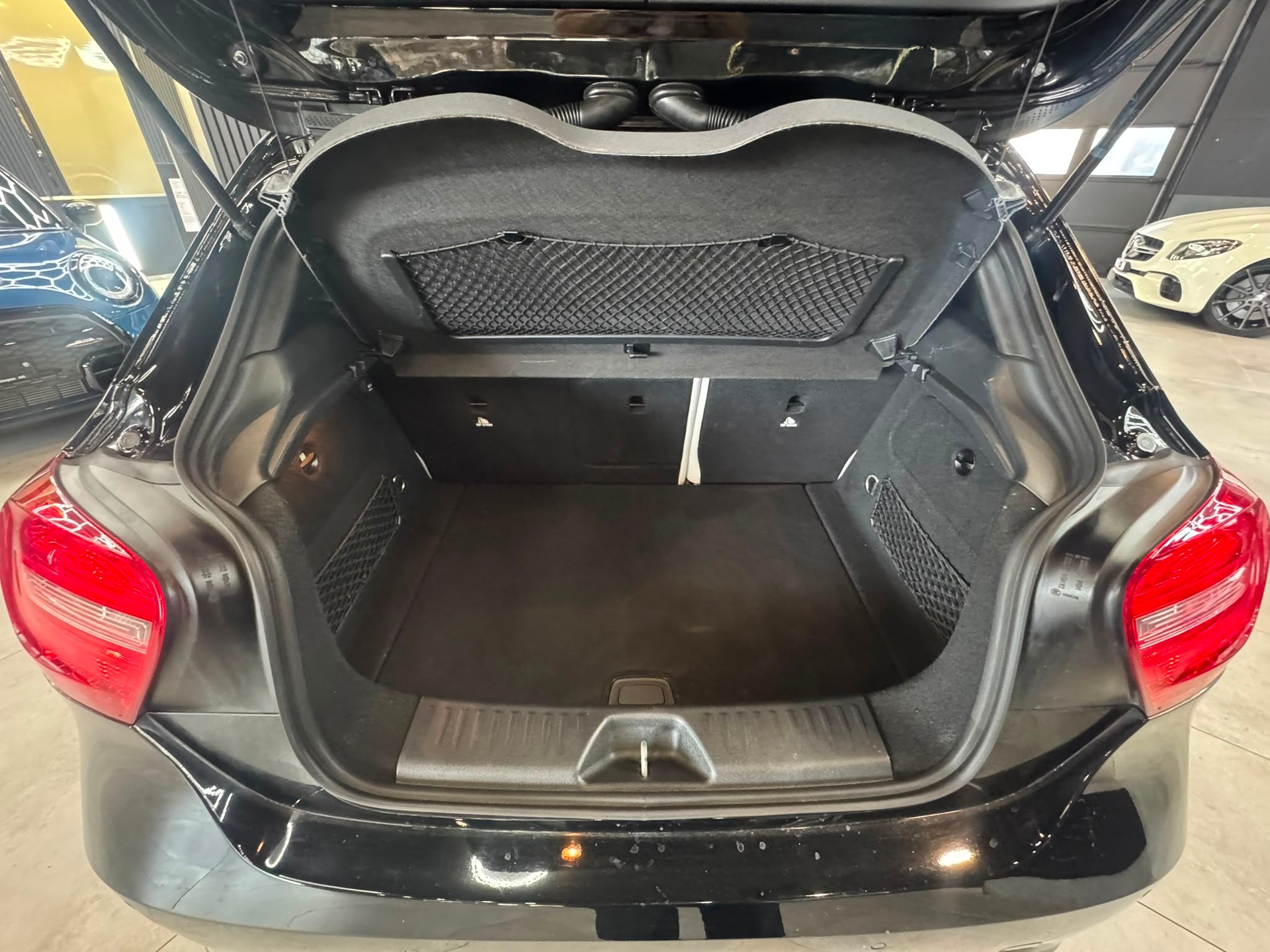 MERCEDES-BENZ A 180 Urban-image-16