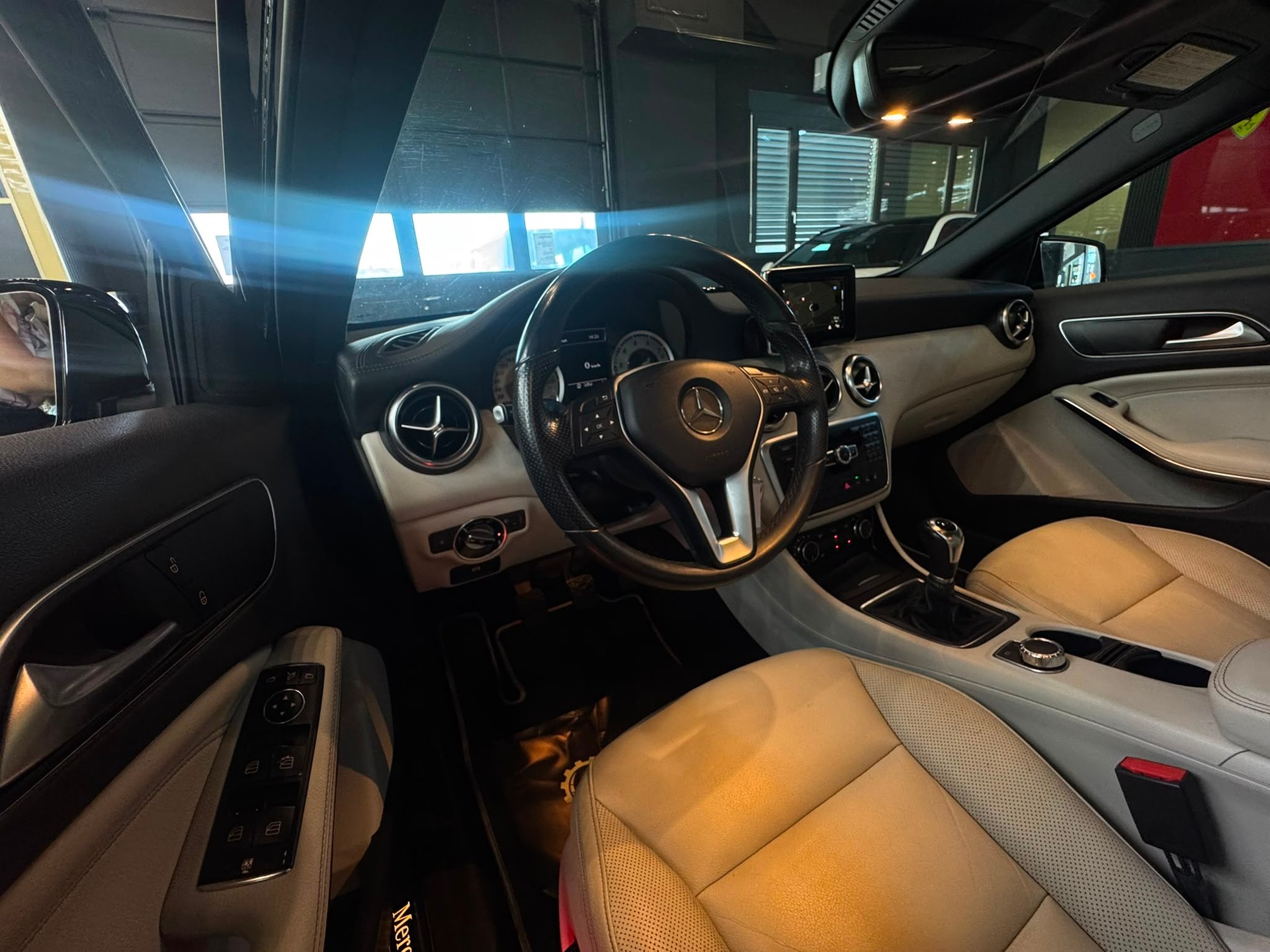 MERCEDES-BENZ A 180 Urban-image-8