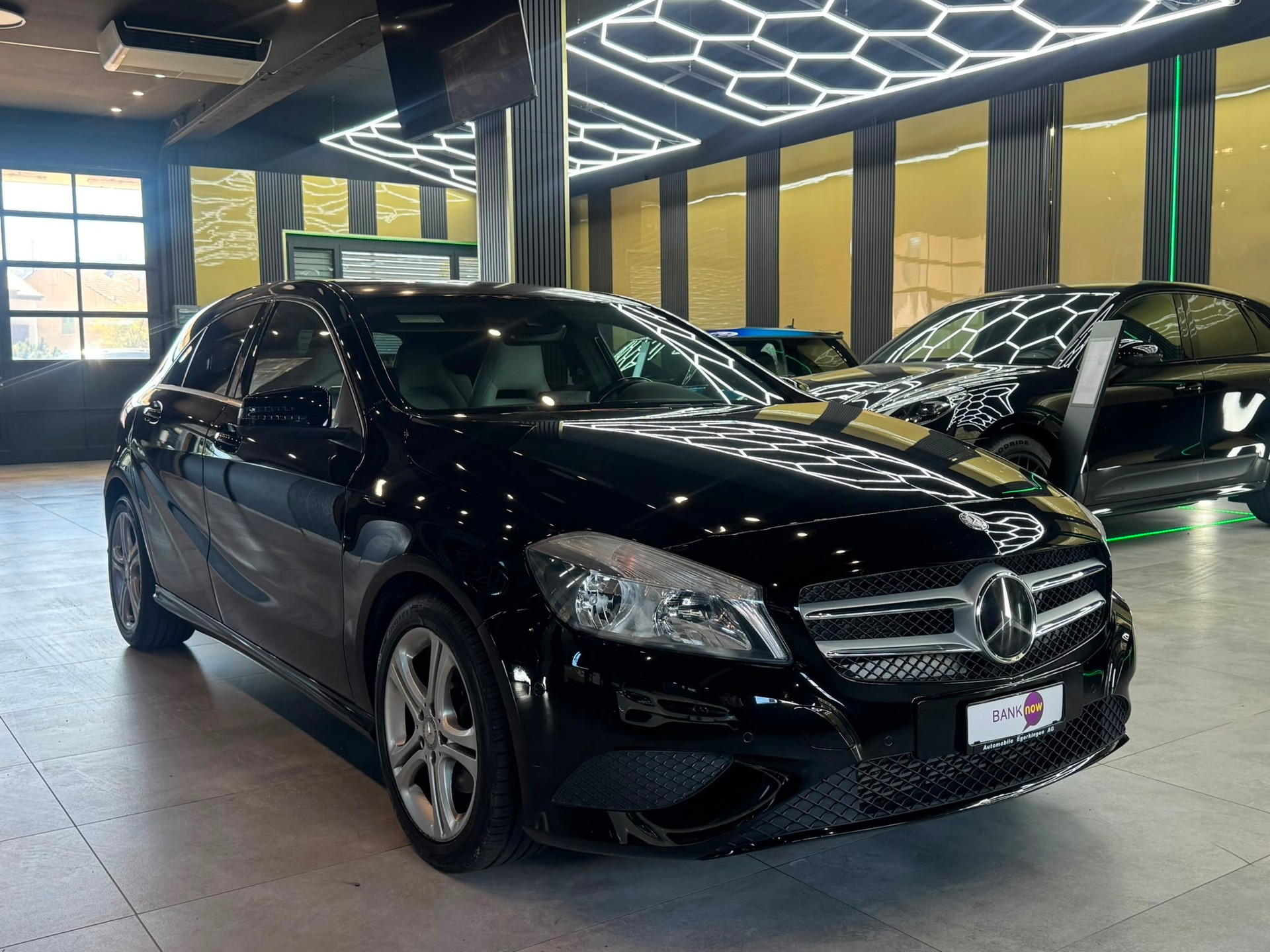 MERCEDES-BENZ A 180 Urban-image-2