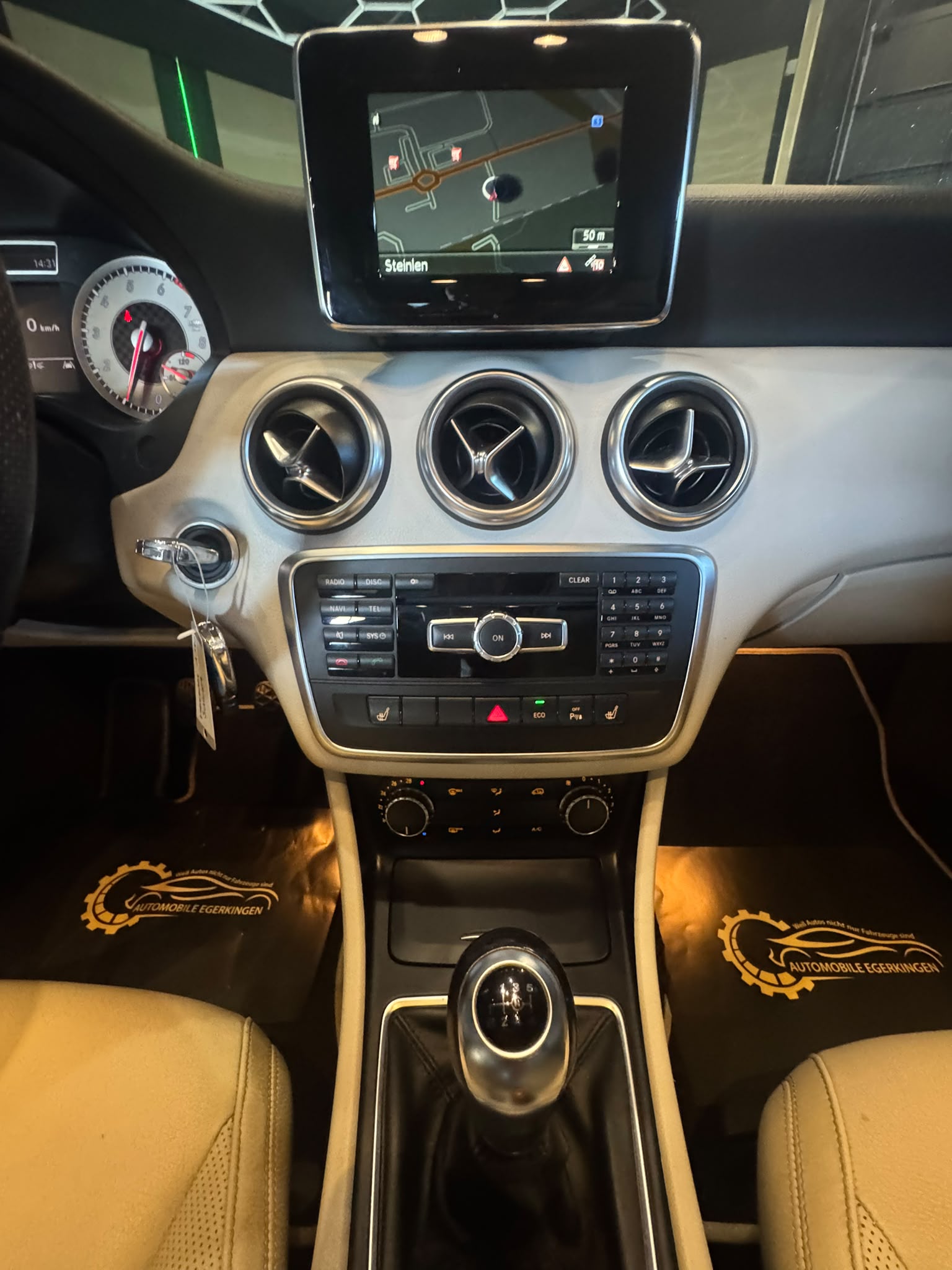 MERCEDES-BENZ A 180 Urban-image-18