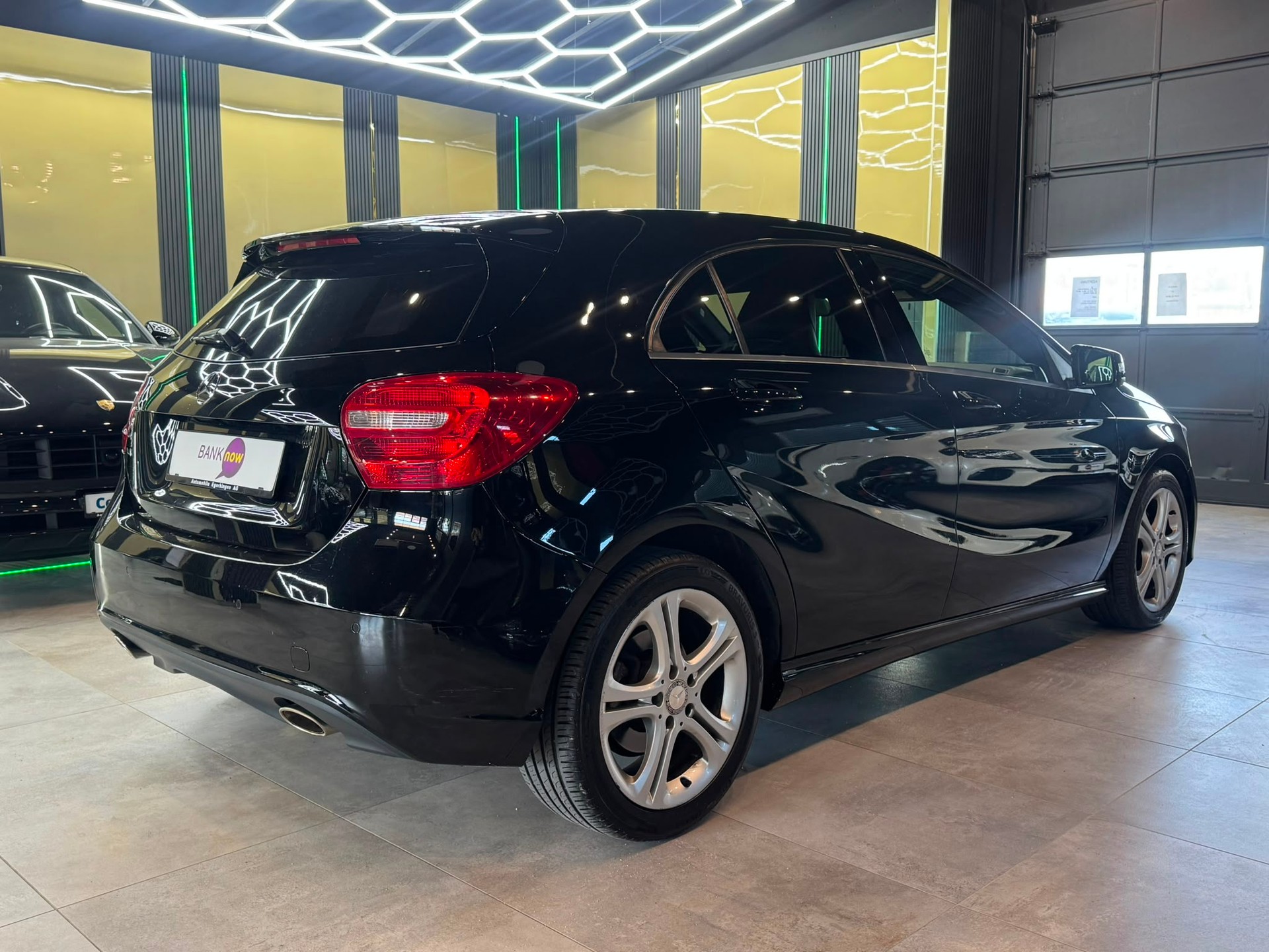 MERCEDES-BENZ A 180 Urban-image-4