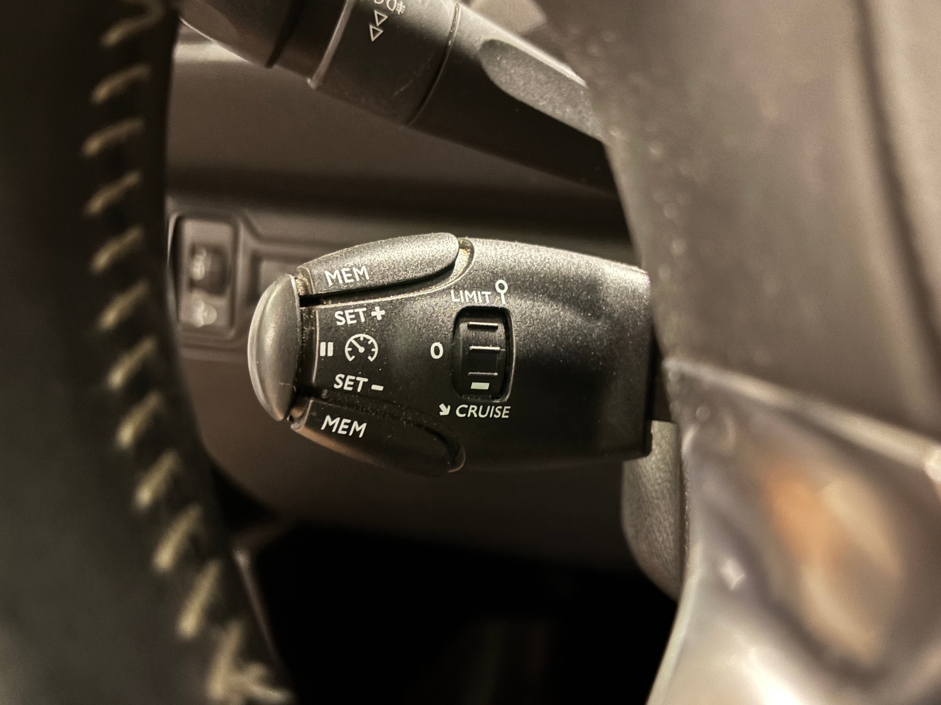 PEUGEOT 308 SW 1.6 BlueHDI Active Automatic-image-21