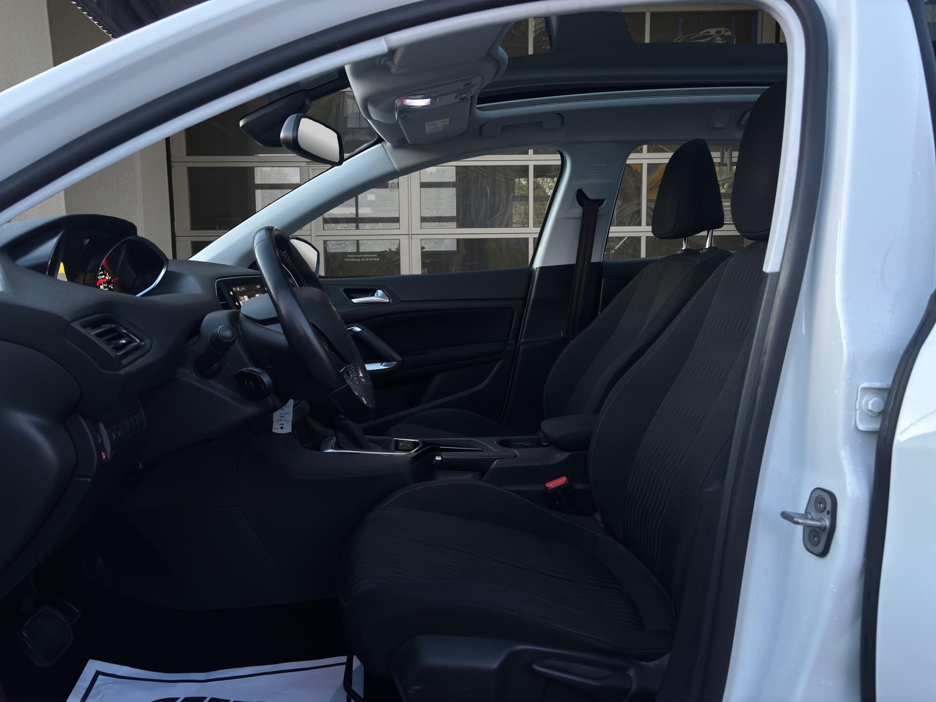 PEUGEOT 308 SW 1.6 BlueHDI Active Automatic-image-8