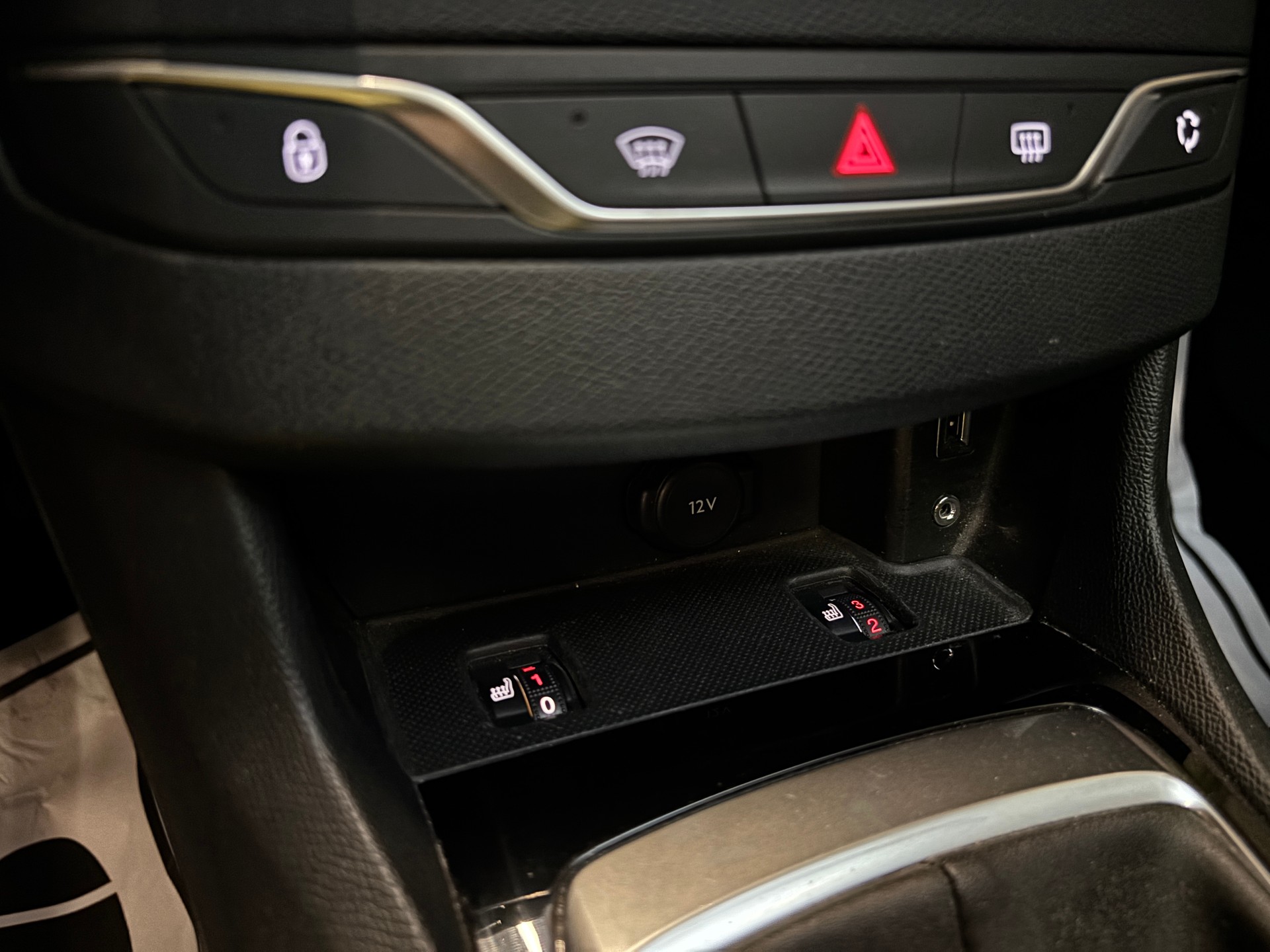 PEUGEOT 308 SW 1.6 BlueHDI Active Automatic-image-19