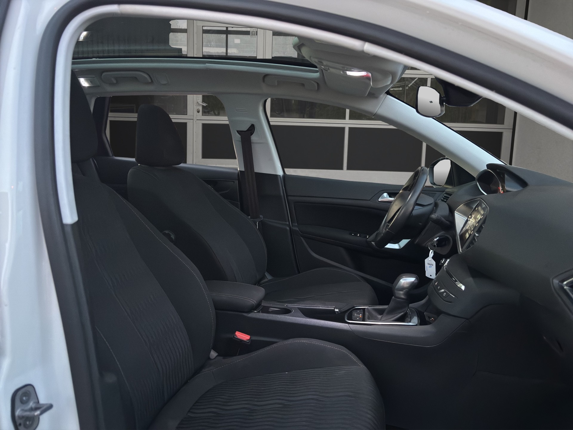 PEUGEOT 308 SW 1.6 BlueHDI Active Automatic-image-13