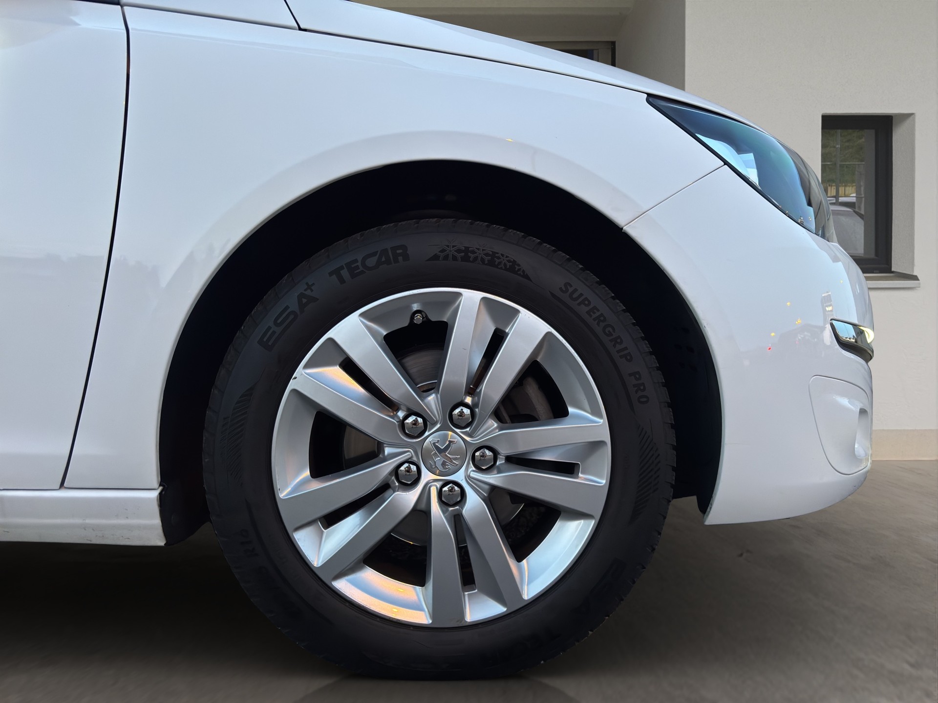 PEUGEOT 308 SW 1.6 BlueHDI Active Automatic-image-24