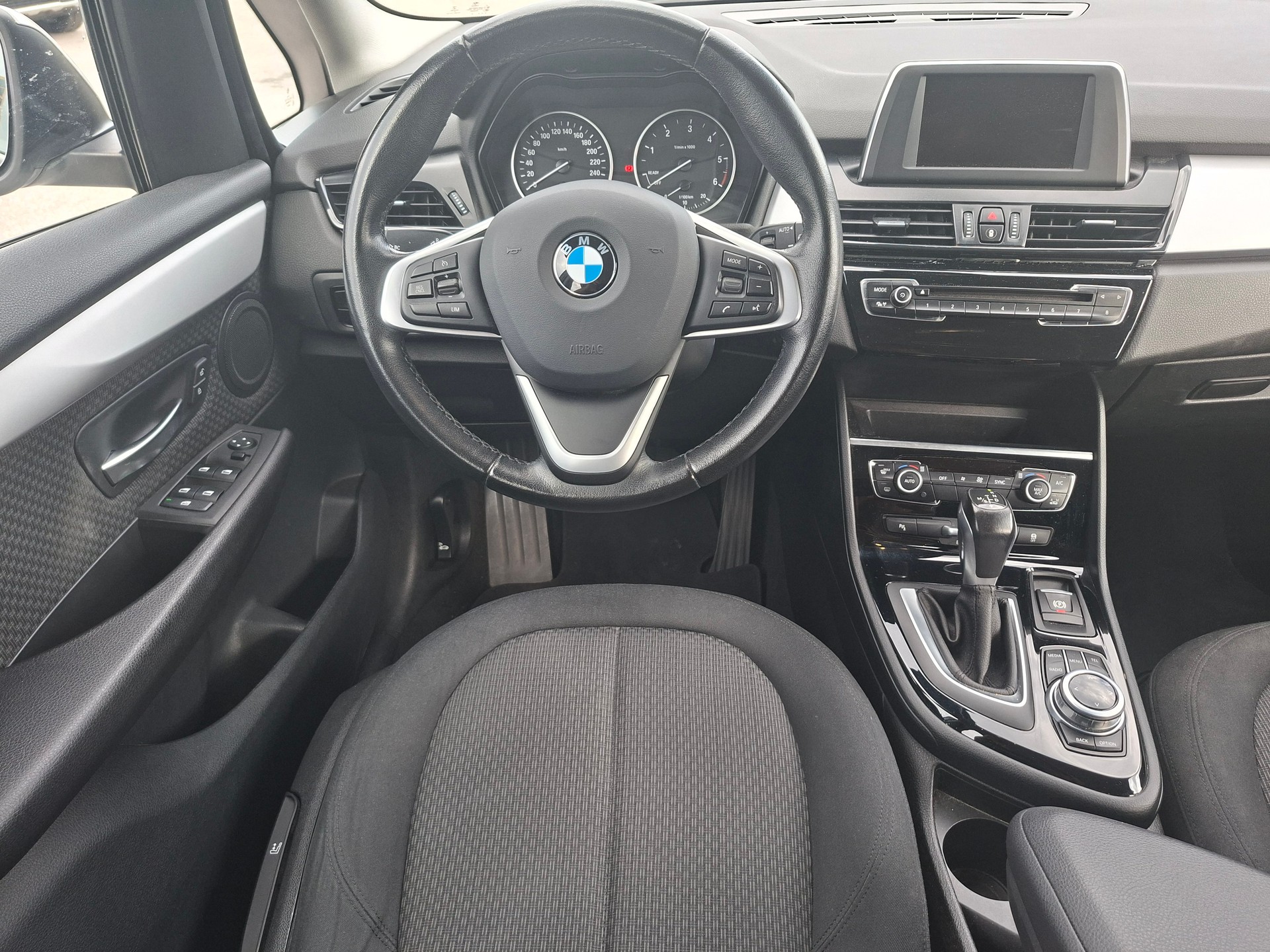 BMW 218d xDrive Gran Tourer Steptronic-image-8