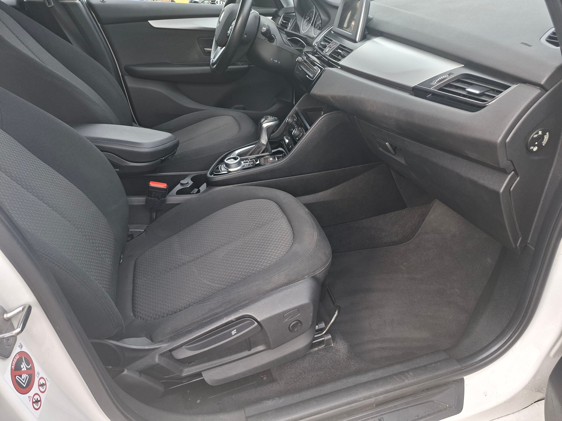 BMW 218d xDrive Gran Tourer Steptronic-image-7