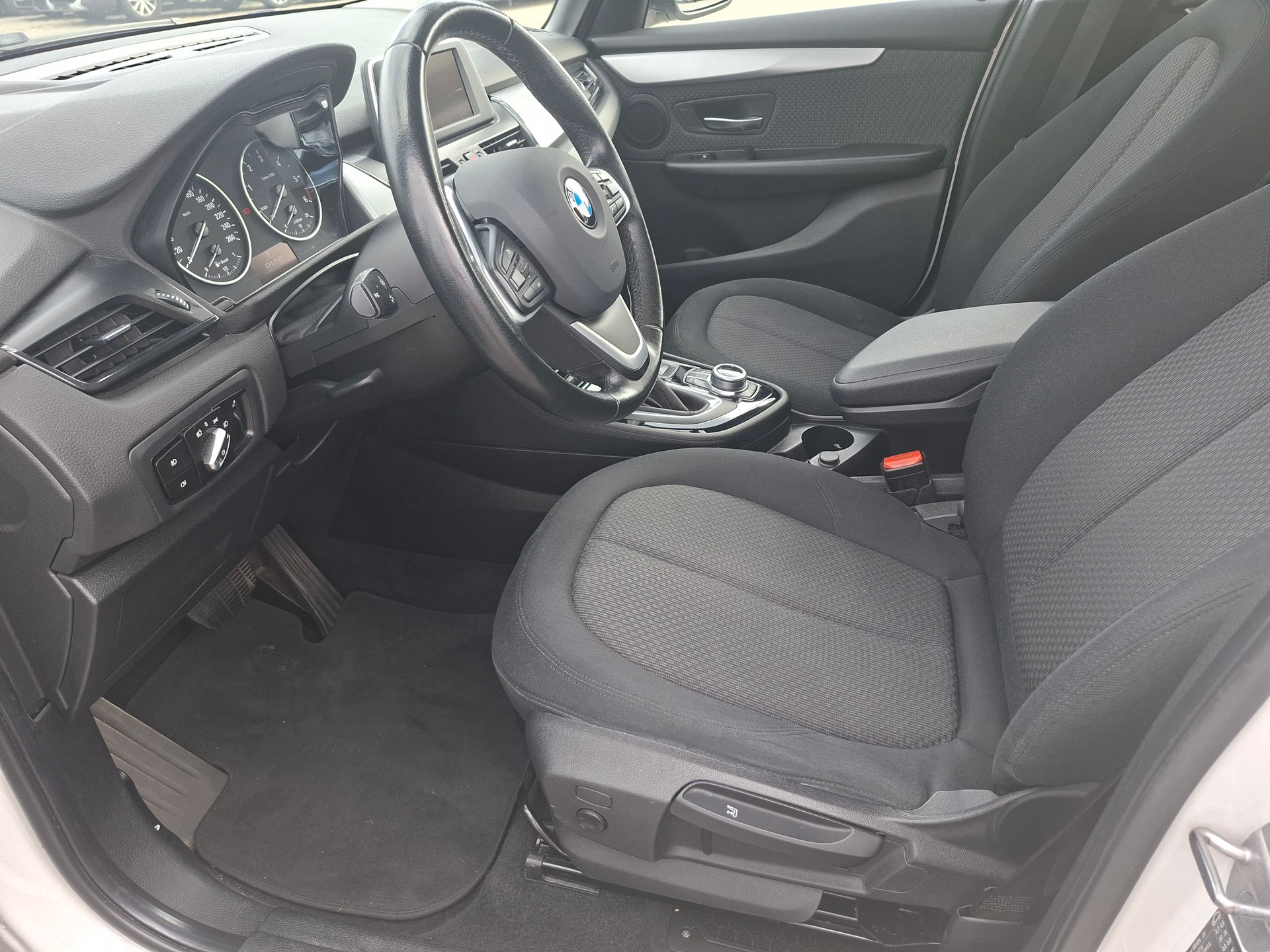 BMW 218d xDrive Gran Tourer Steptronic-image-6