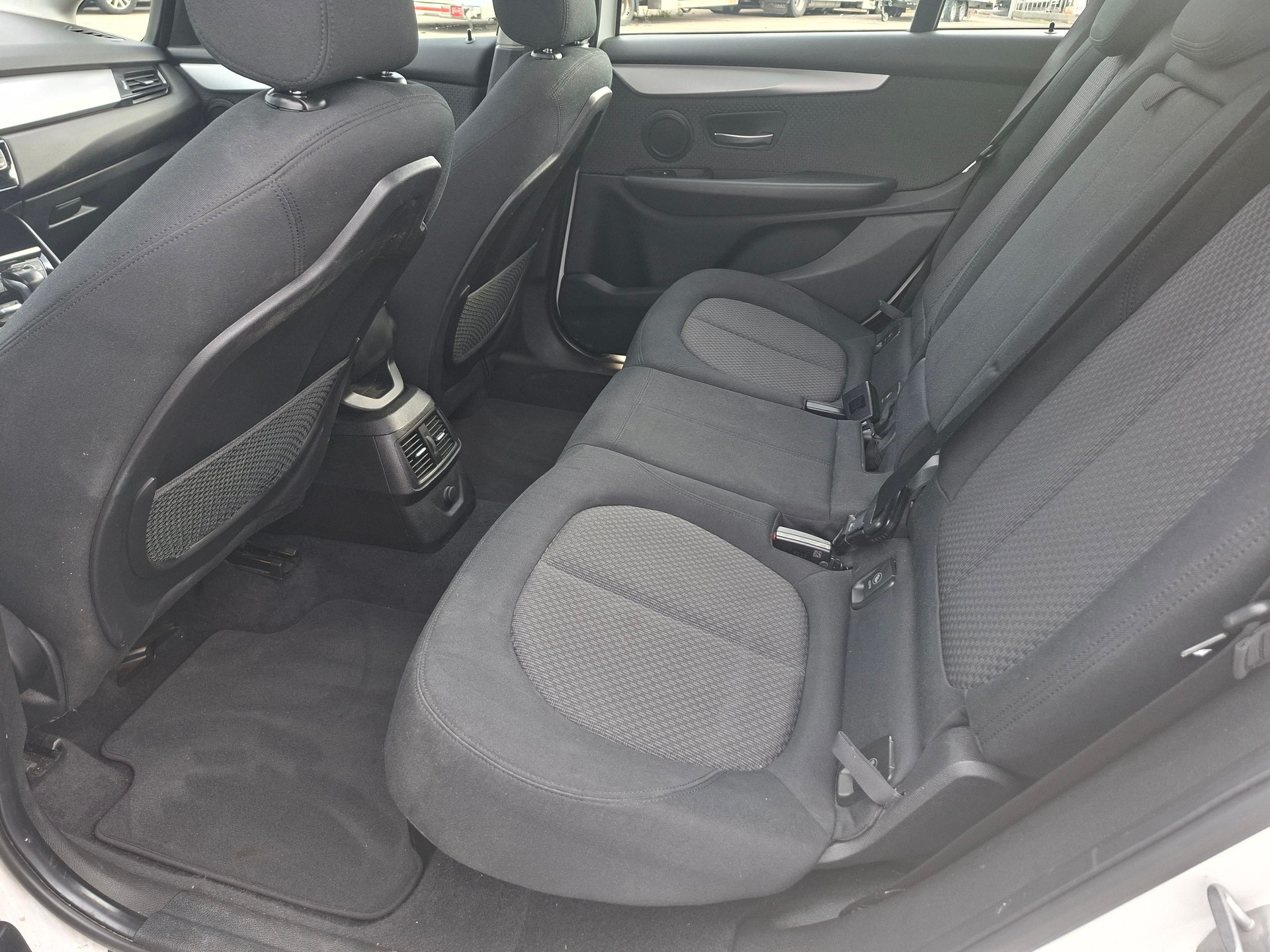 BMW 218d xDrive Gran Tourer Steptronic-image-9