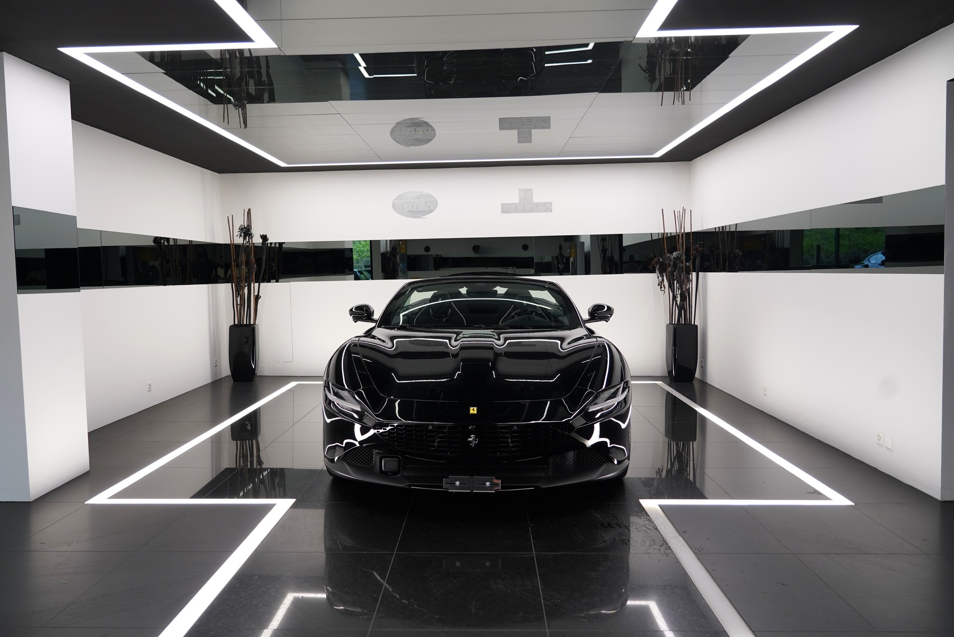FERRARI Roma 3.9 V8 T-showroom-element-2
