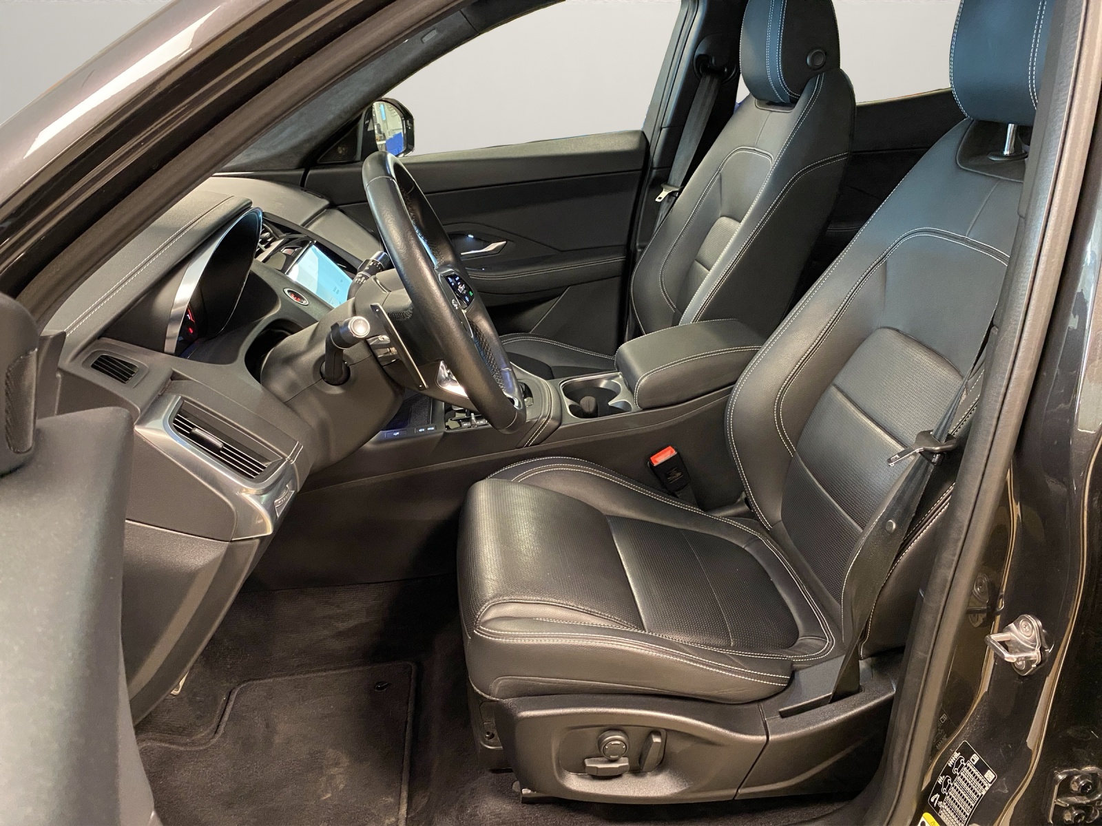 JAGUAR E-Pace 2.0 I4 300 Sport AWD-image-9