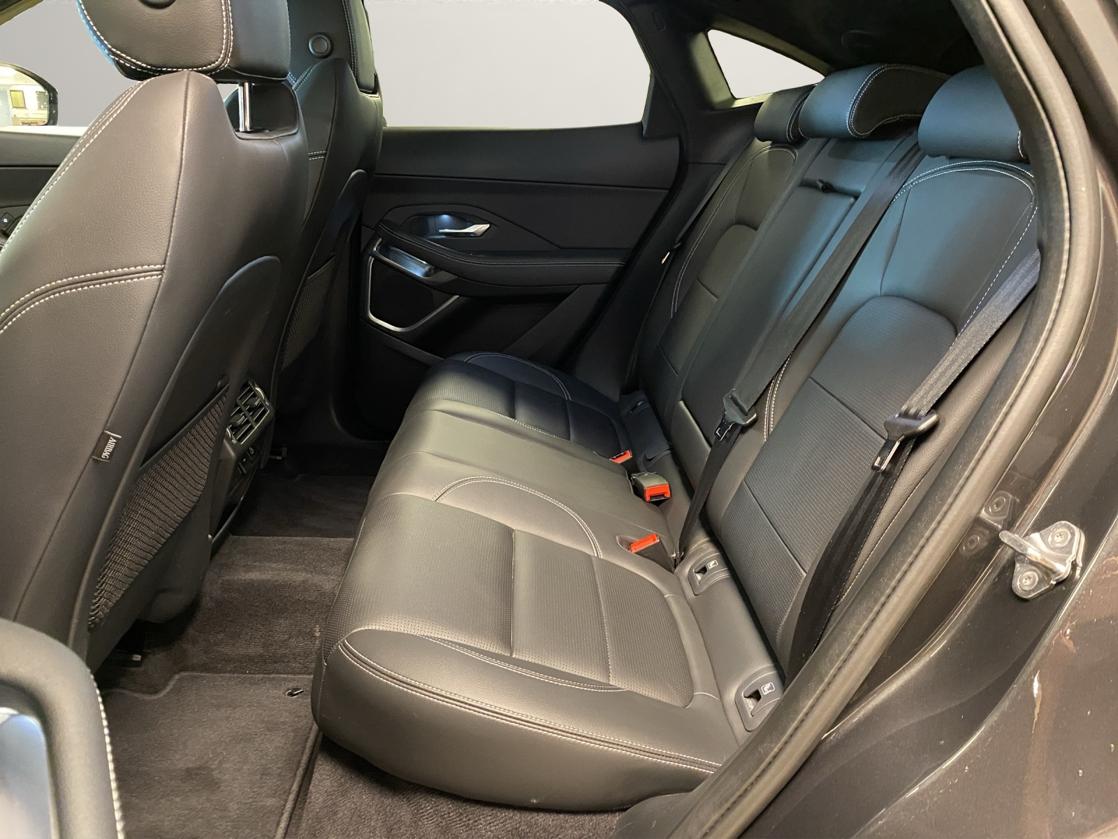 JAGUAR E-Pace 2.0 I4 300 Sport AWD-image-16