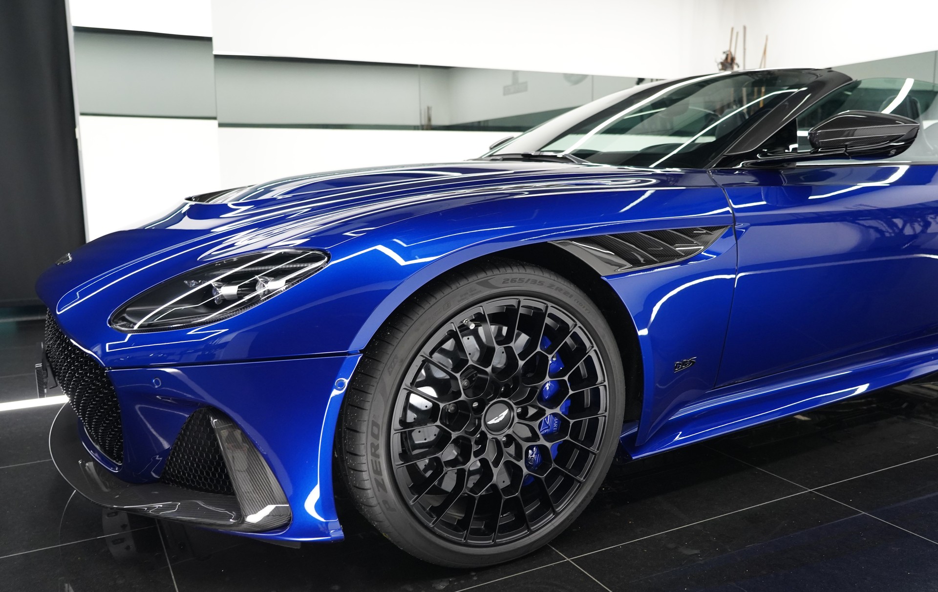 ASTON MARTIN DBS 770 Volante-image-5