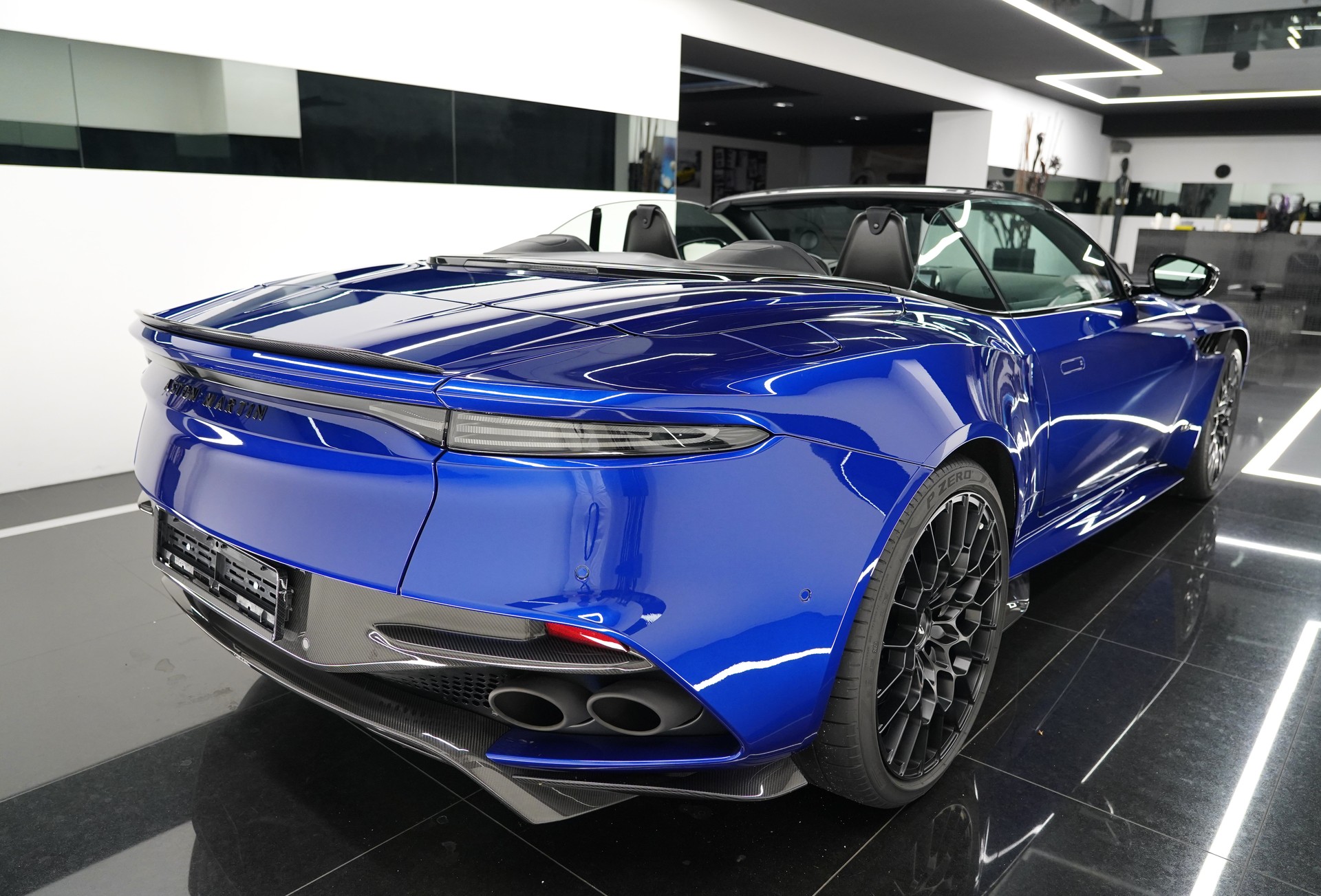 ASTON MARTIN DBS 770 Volante-image-3
