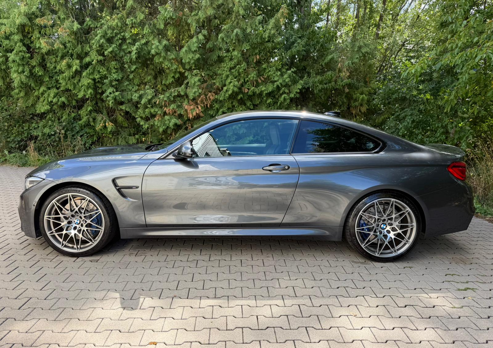 BMW M4 Coupé Competition DKG-showroom-element-1