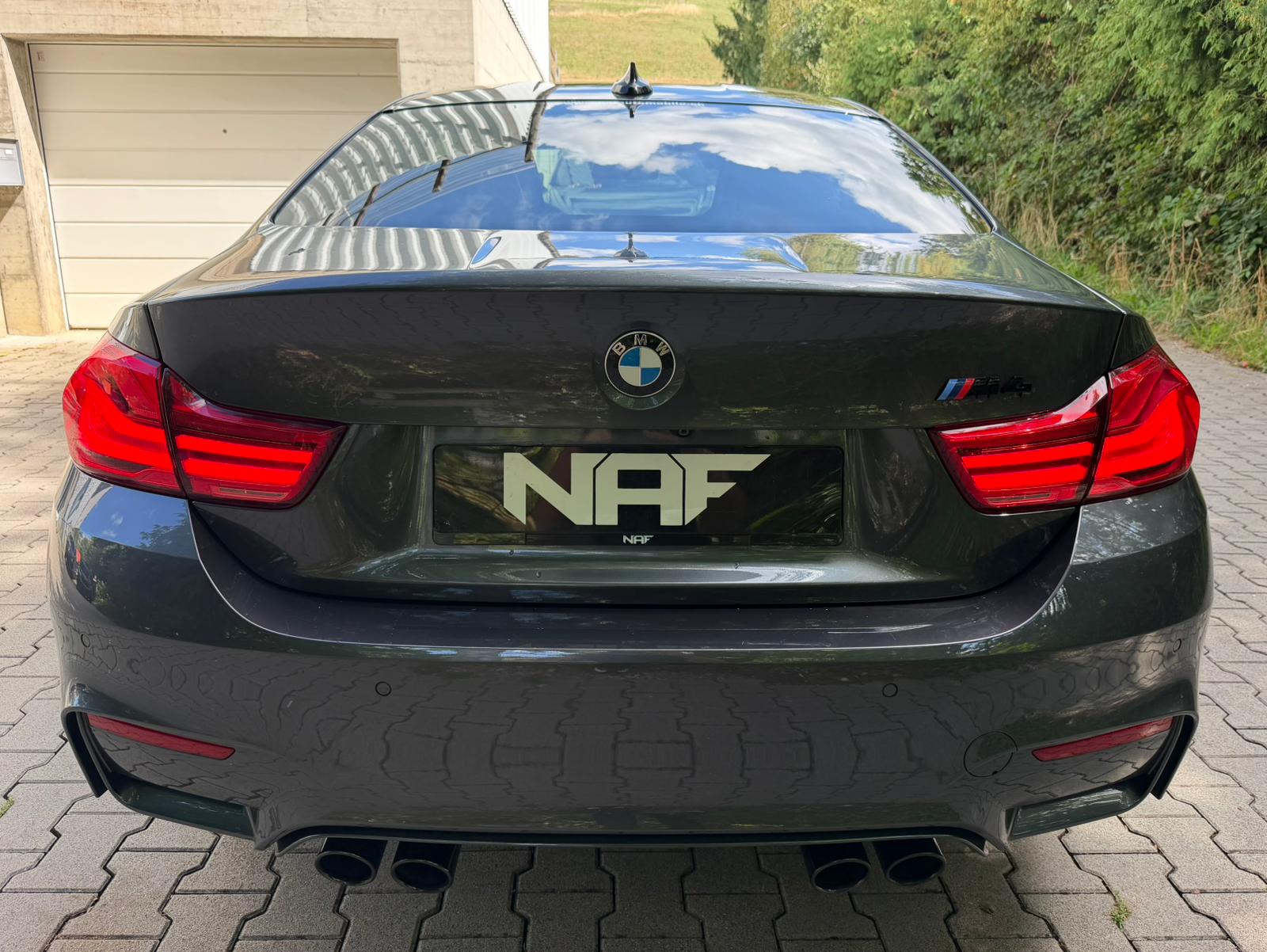 BMW M4 Coupé Competition DKG-showroom-element-3