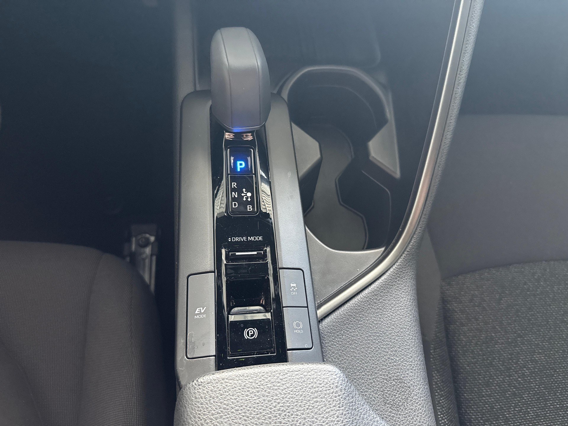 TOYOTA C-HR 1.8 HEV Comfort-image-16