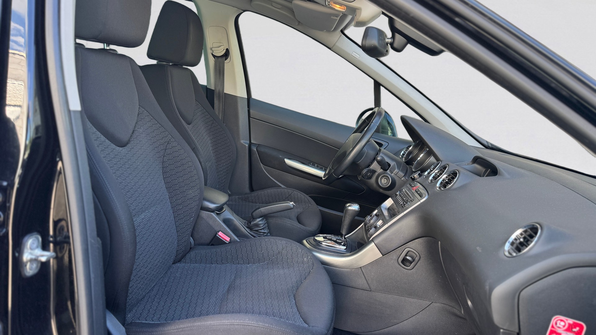 PEUGEOT 308 SW 1.6 16V Turbo-image-13